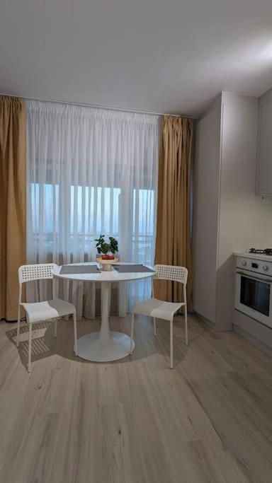 Blissful Ghencea 1110