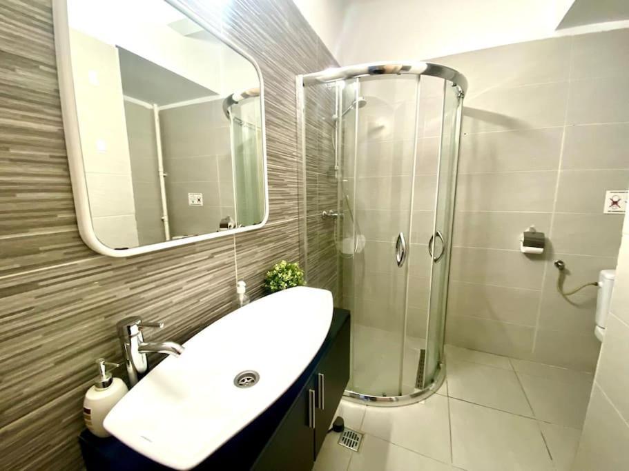 Stylish Ultacentral Old Town Apartment *