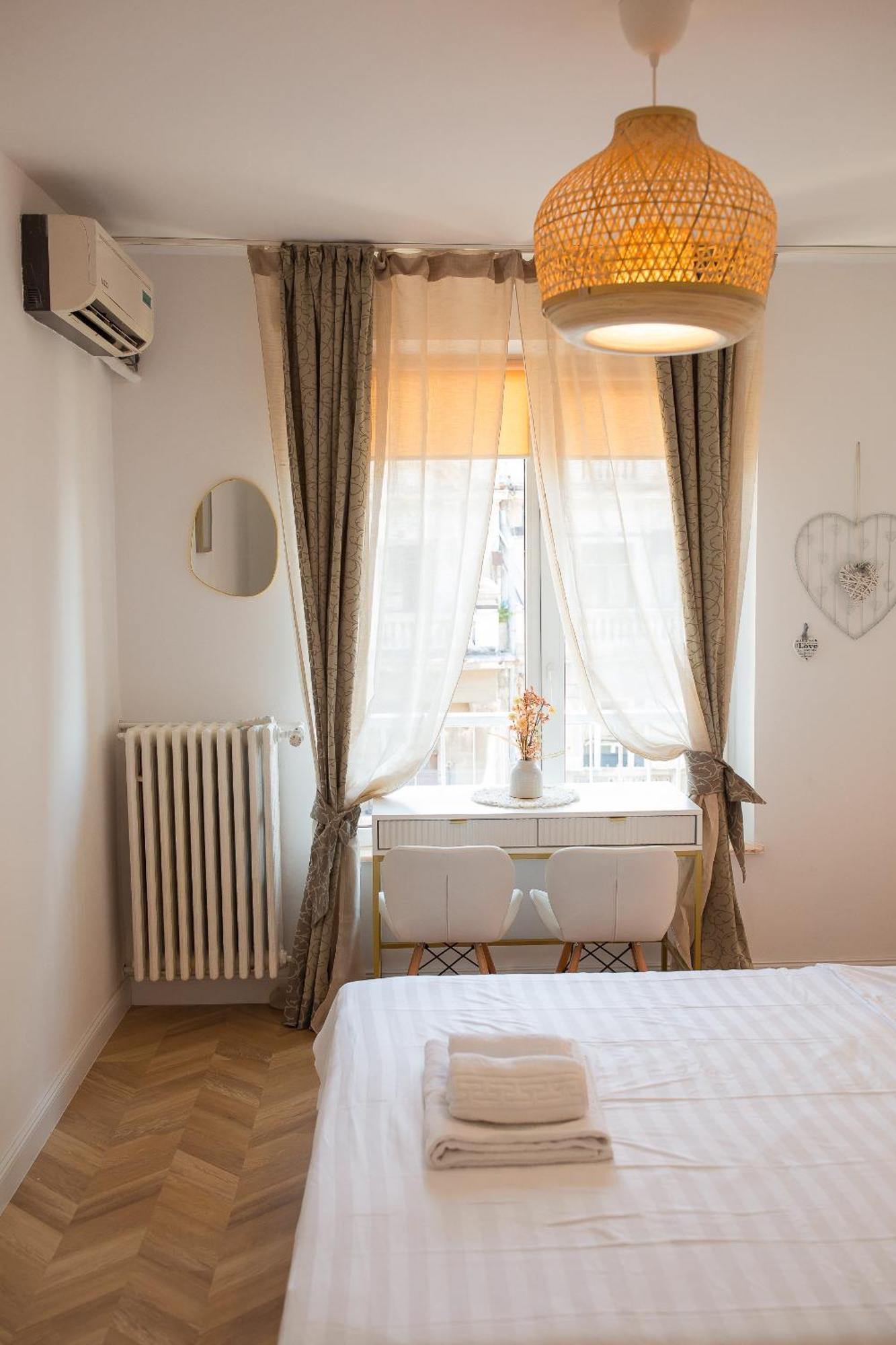 Venus I Elegant With View On Calea Victoriei Apartment