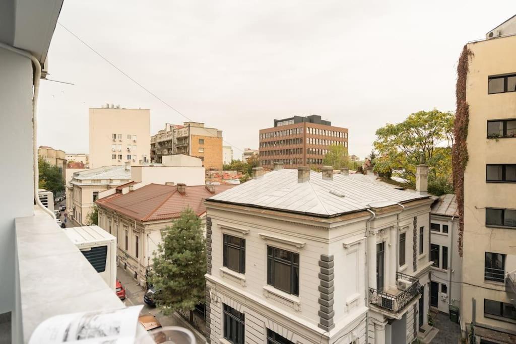 Apartment Sunny 4br Flat - Location - Charming Balcony *