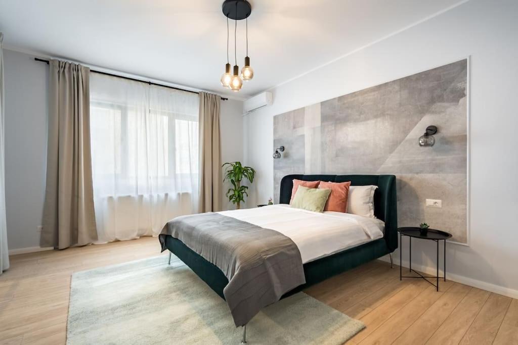 Sunny 4br Flat - Location - Charming Balcony *