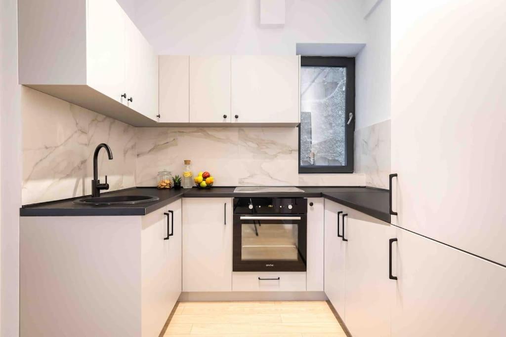 Sunny 4br Flat - Location - Charming Balcony * Bucharest