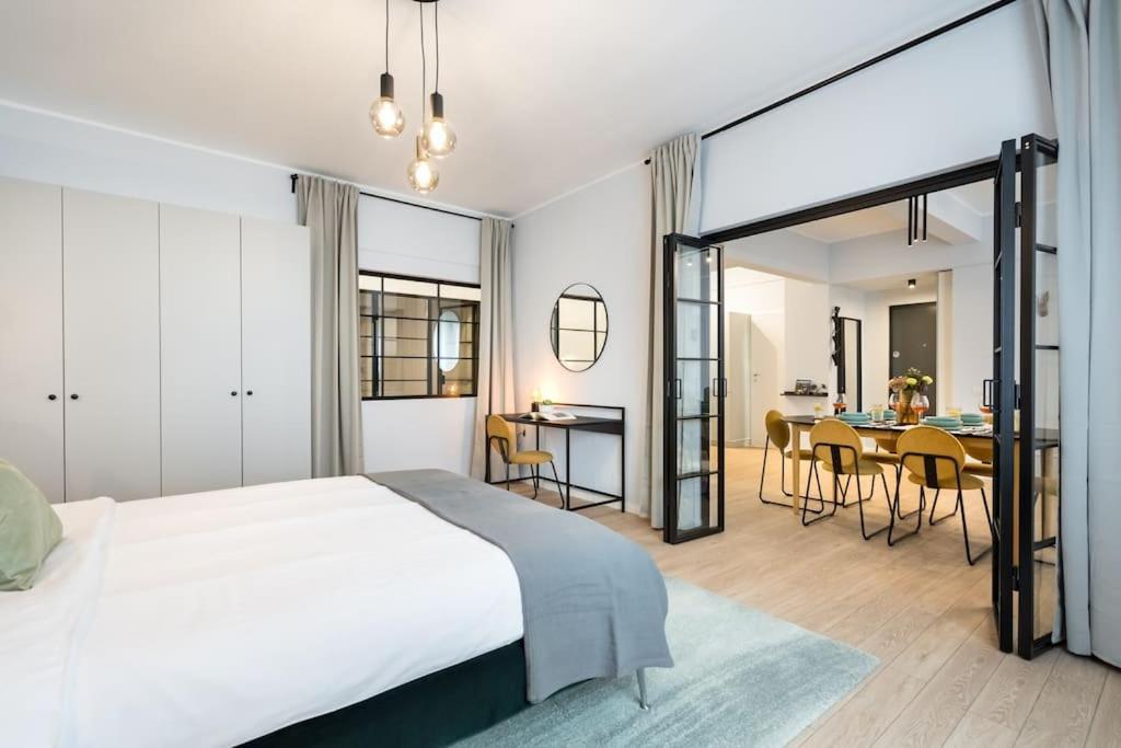 Sunny 4br Flat - Location - Charming Balcony Apartment *