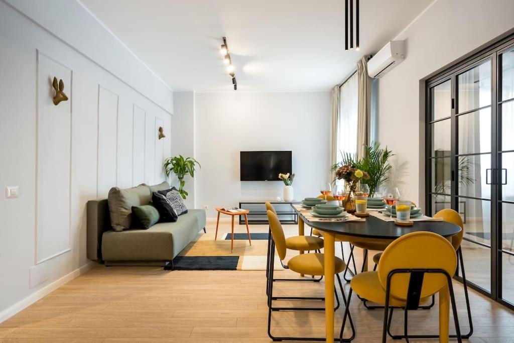 Sunny 4br Flat - Location - Charming Balcony *