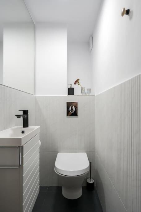 Apartment Sunny 4br Flat - Location - Charming Balcony