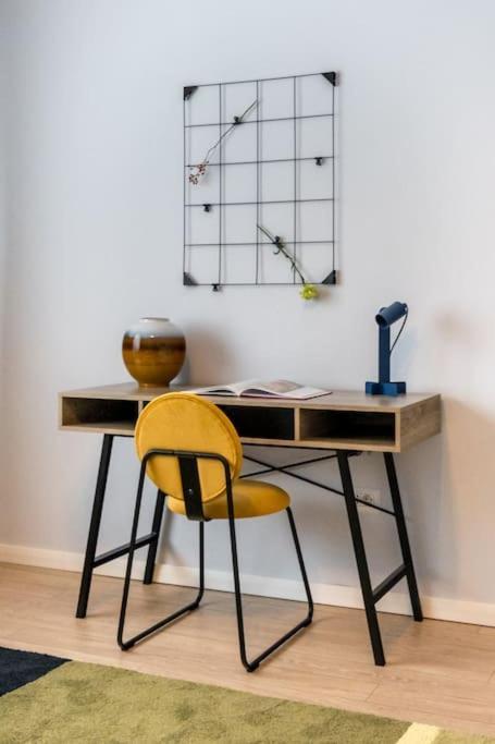 Sunny 4br Flat - Location - Charming Balcony Apartment *