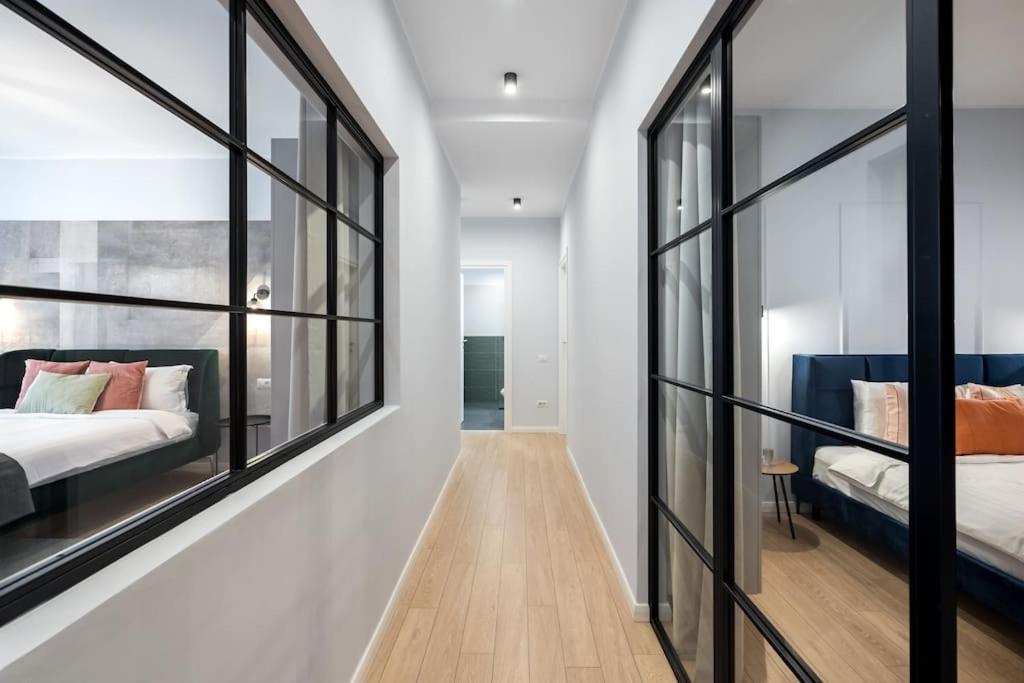Sunny 4br Flat - Location - Charming Balcony Bucharest