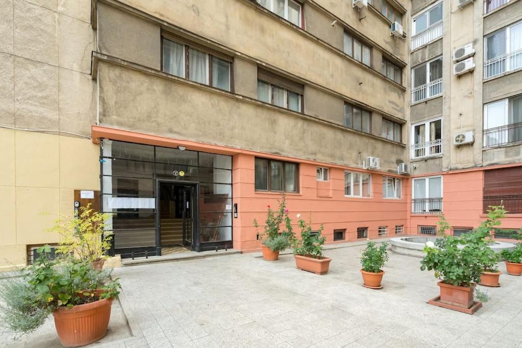 Sunny 4br Flat - Location - Charming Balcony Apartment Bucharest