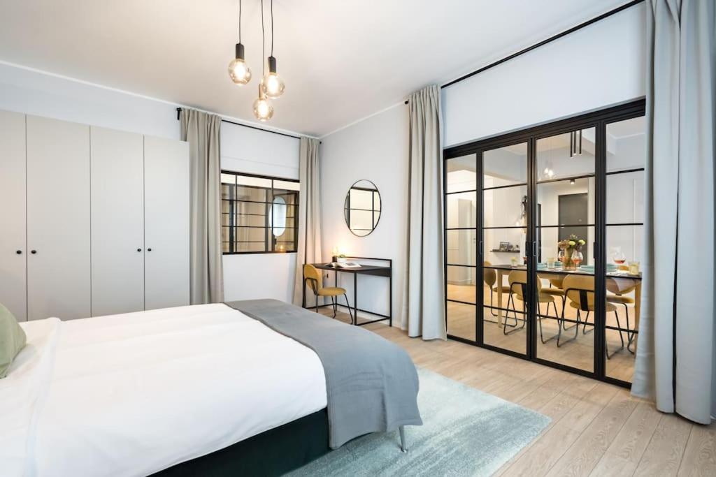 Sunny 4br Flat - Location - Charming Balcony *