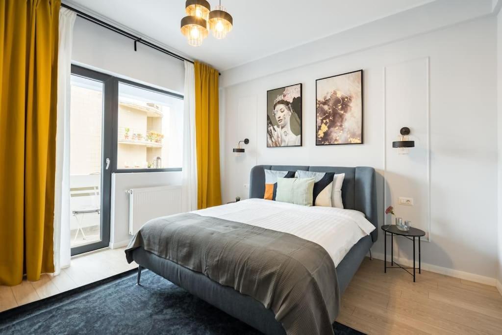 Sunny 4br Flat - Location - Charming Balcony Bucharest