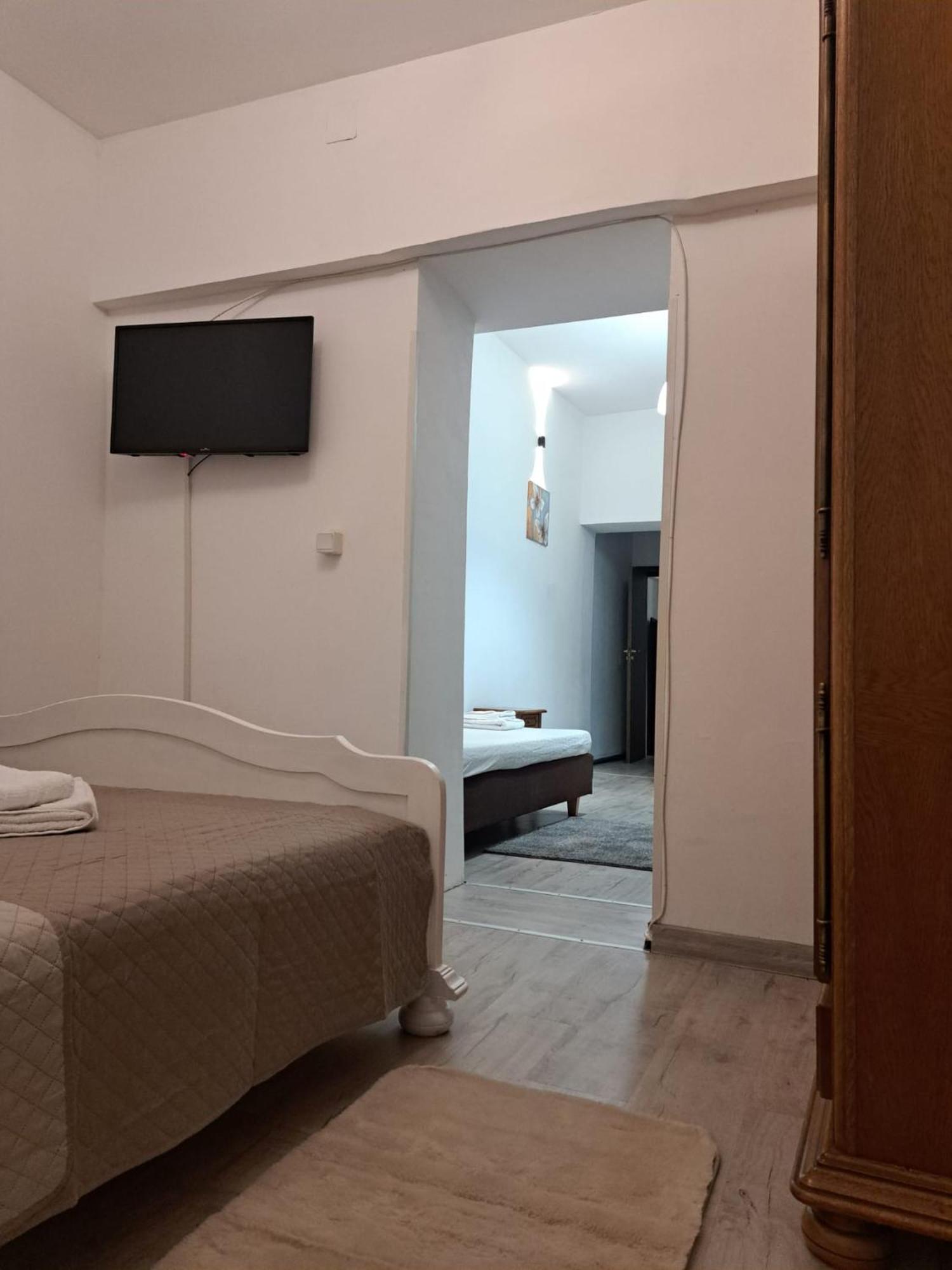Ris Piata Romana Casa de hóspedes *