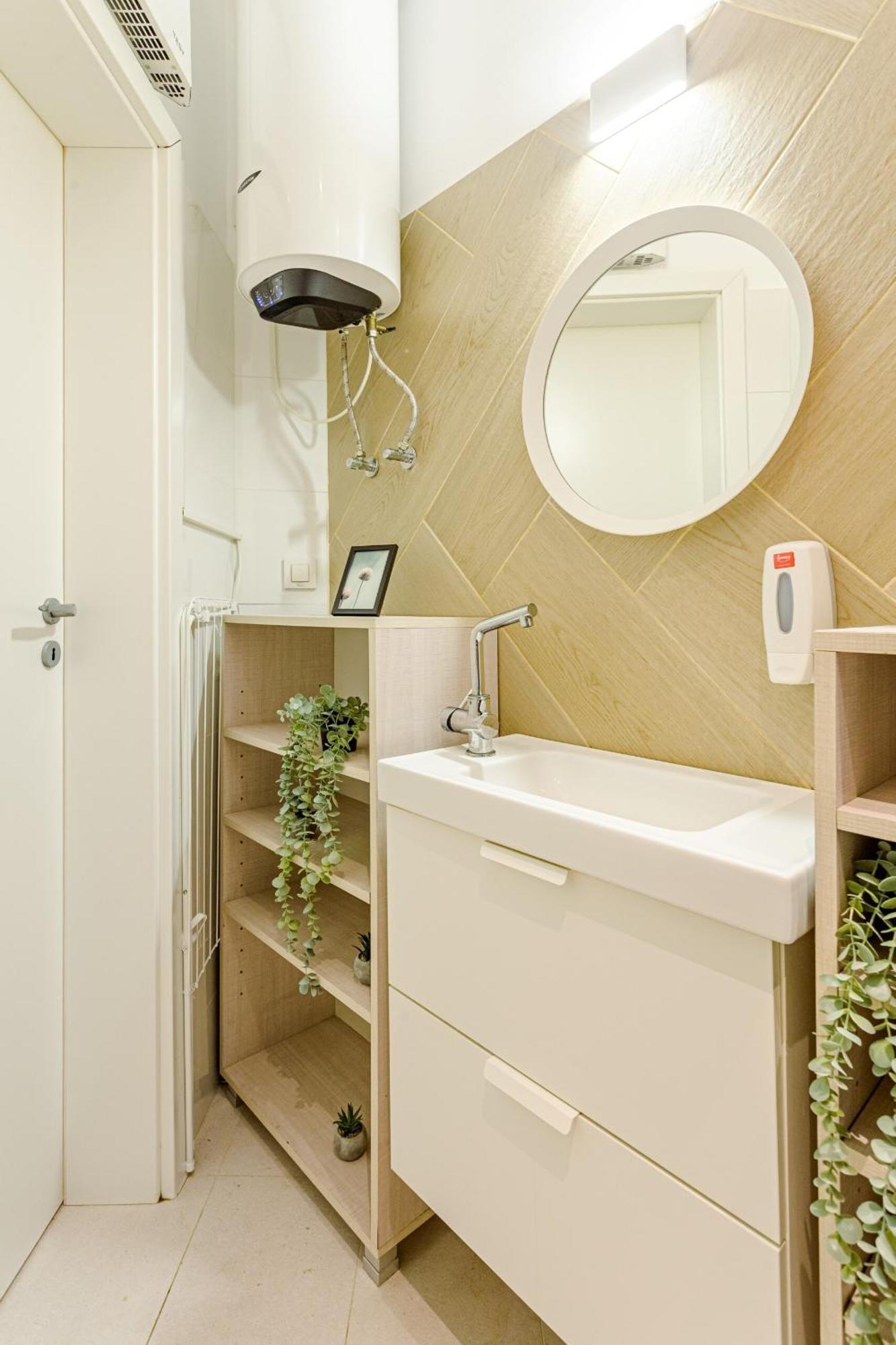 Centric Charm - Modern Living *