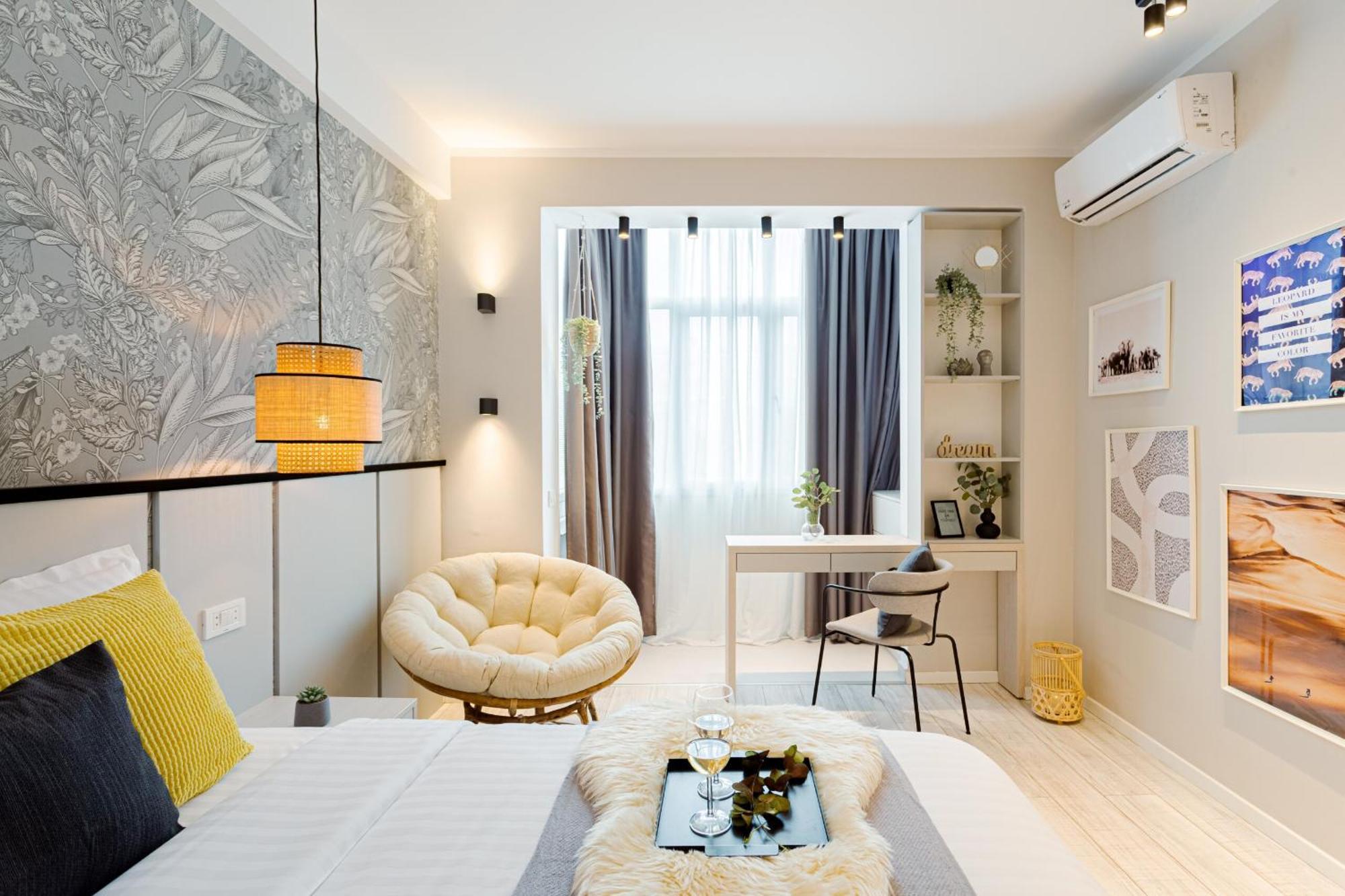 Apartment Centric Charm - Modern Living