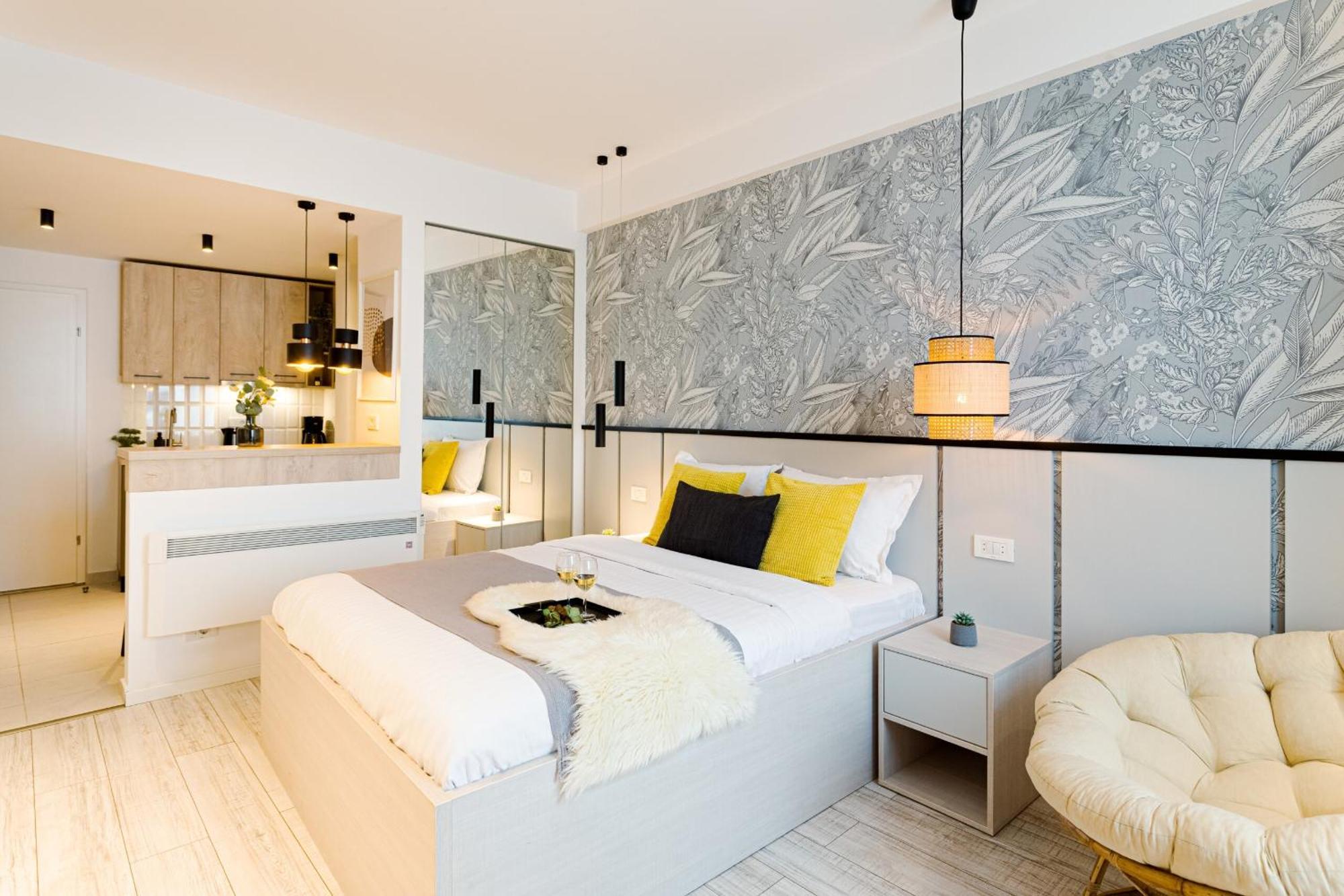 Centric Charm - Modern Living Apartment