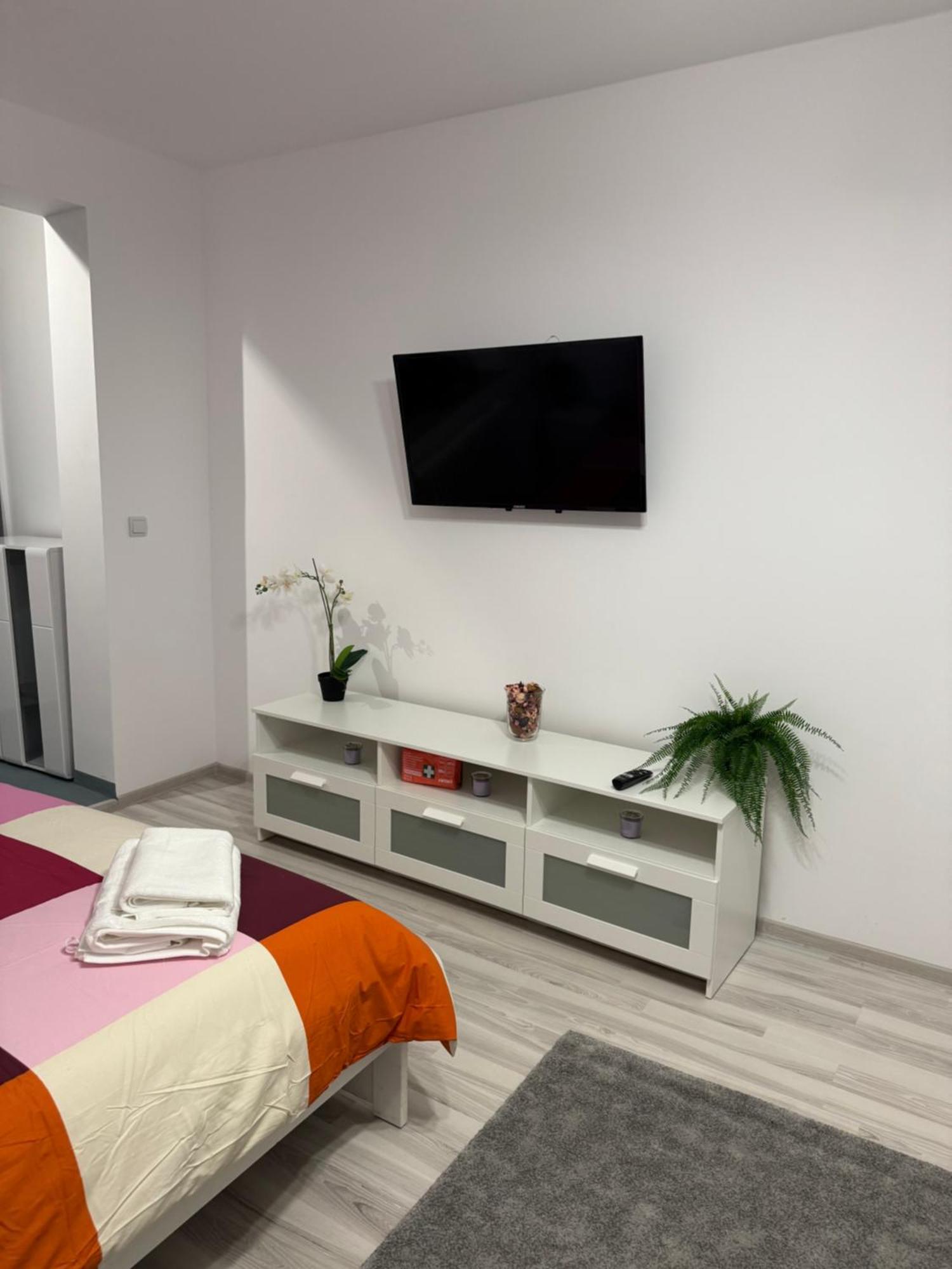 Titan Park Apartment *