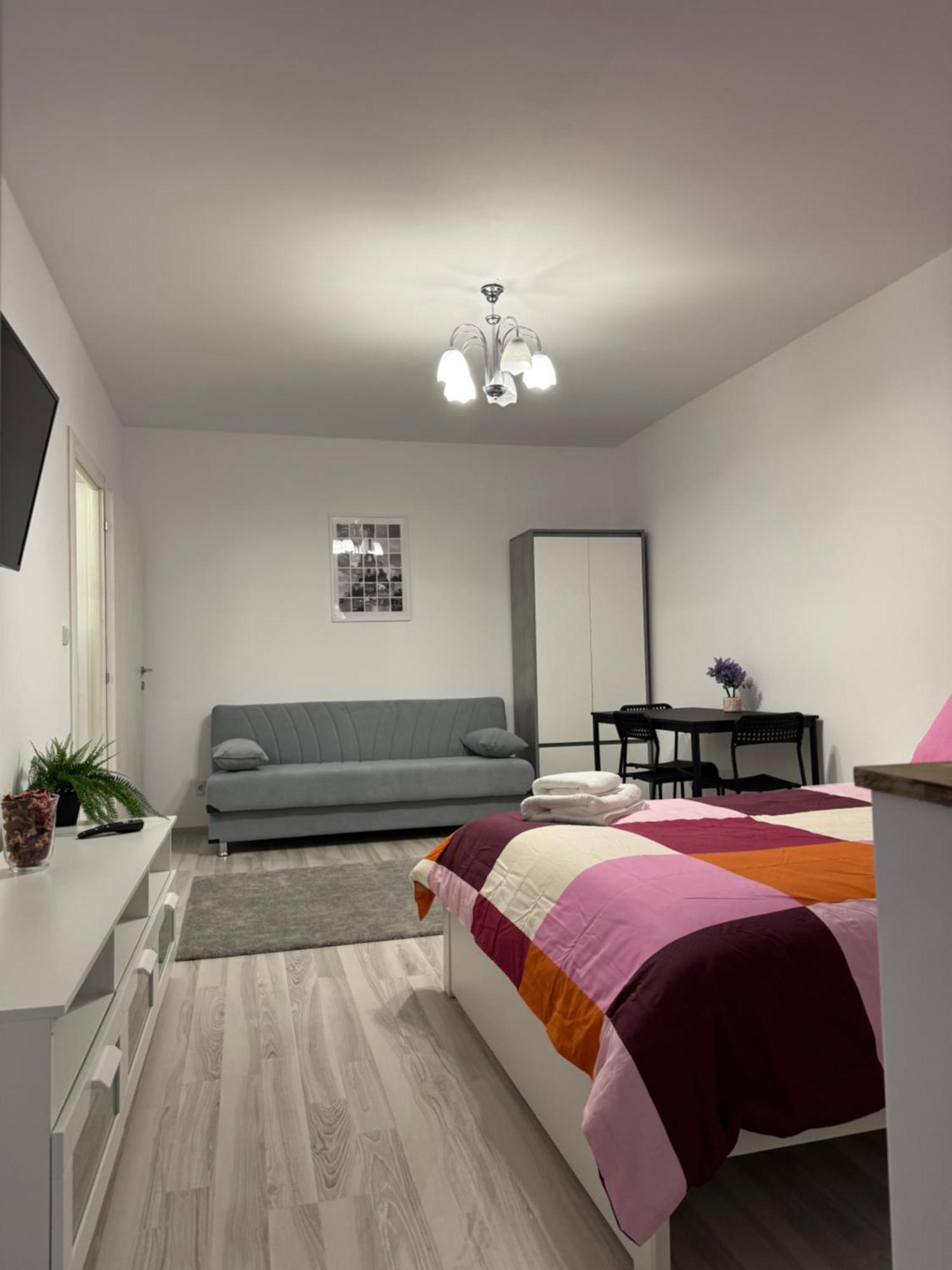 Titan Park Apartment *