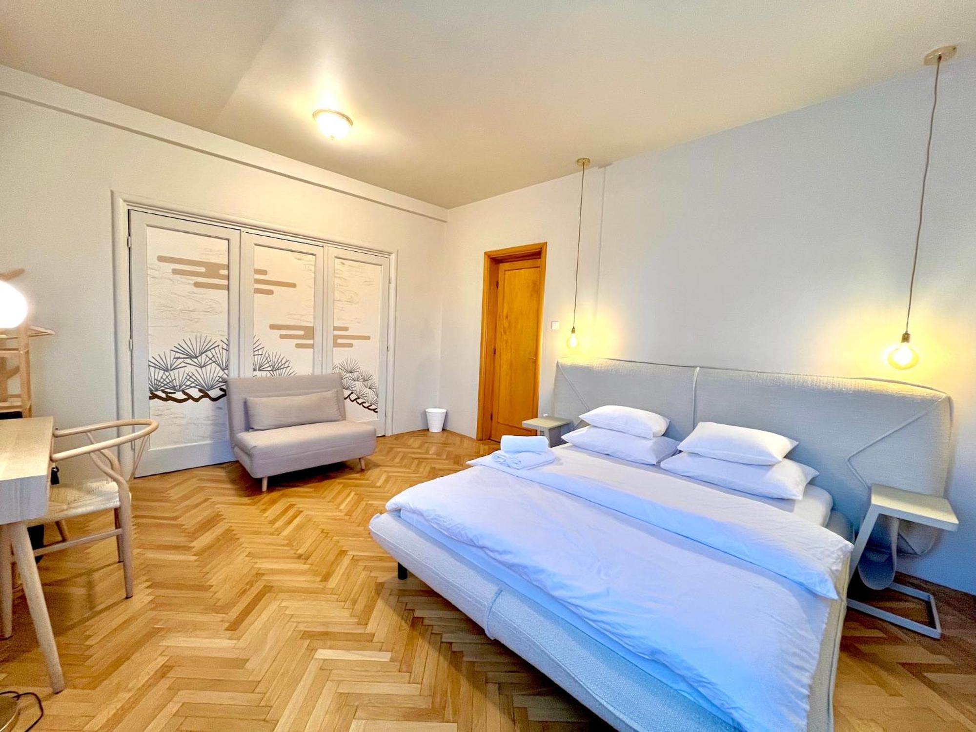 Hospedagem domiciliar Center Unirii Square Private With View - Shared Amenities