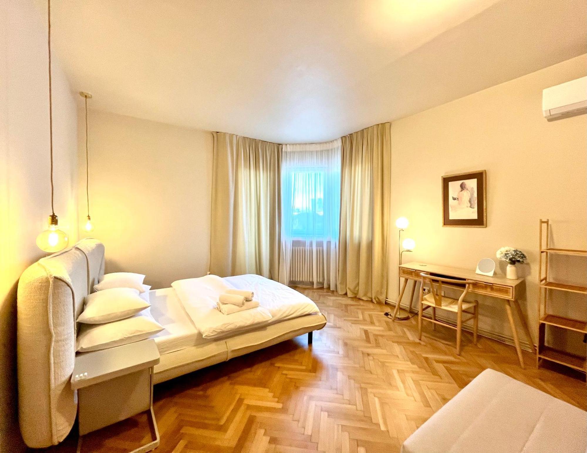 Center Unirii Square Private With View - Shared Amenities Bucareste