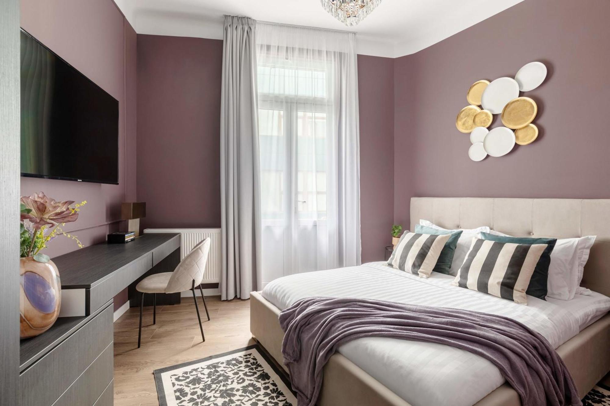 Elegant & Bright 2br - Steps From Old Town Bucharest