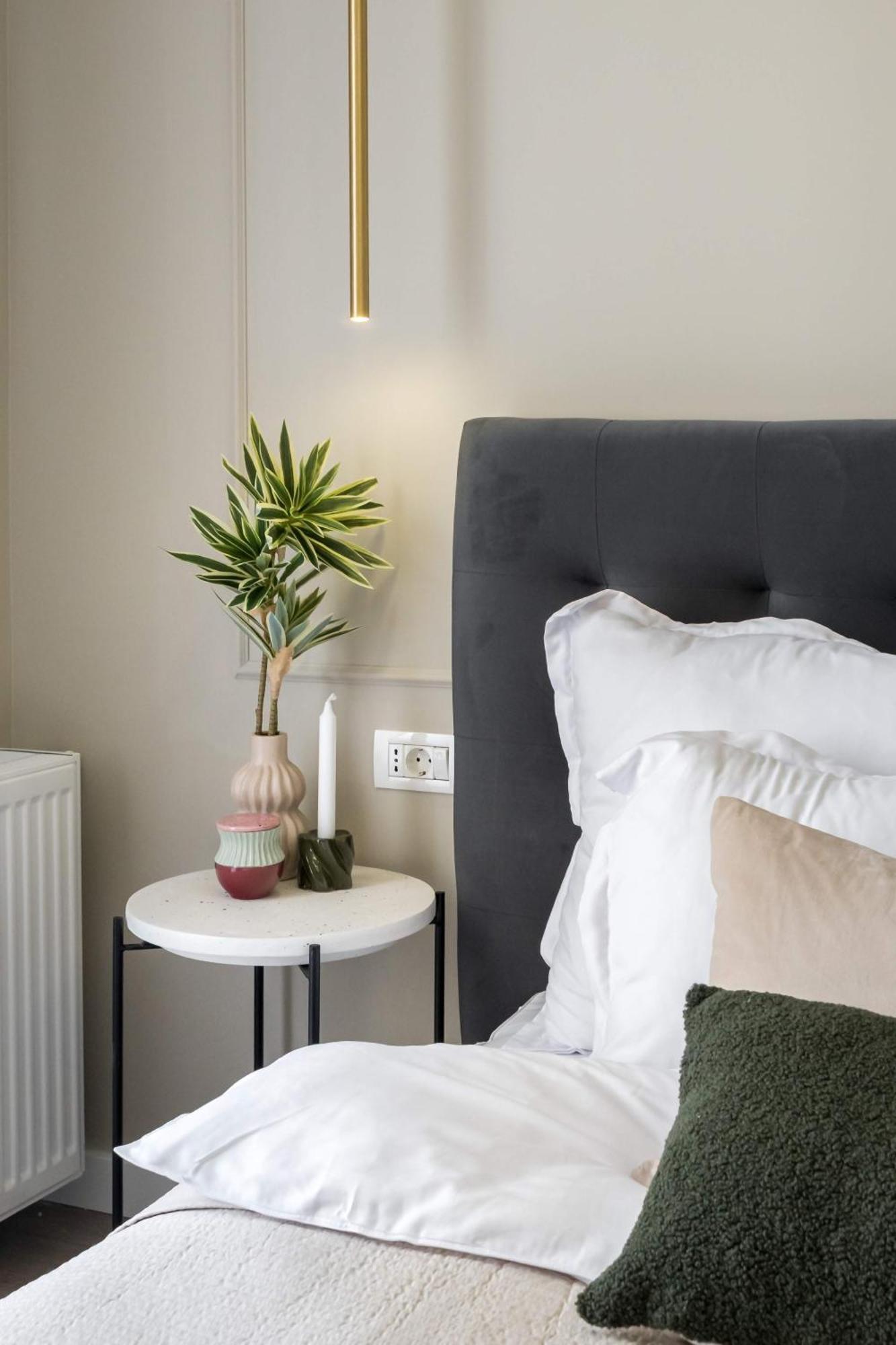 Elegant & Bright 2br - Steps From Old Town Apartment *