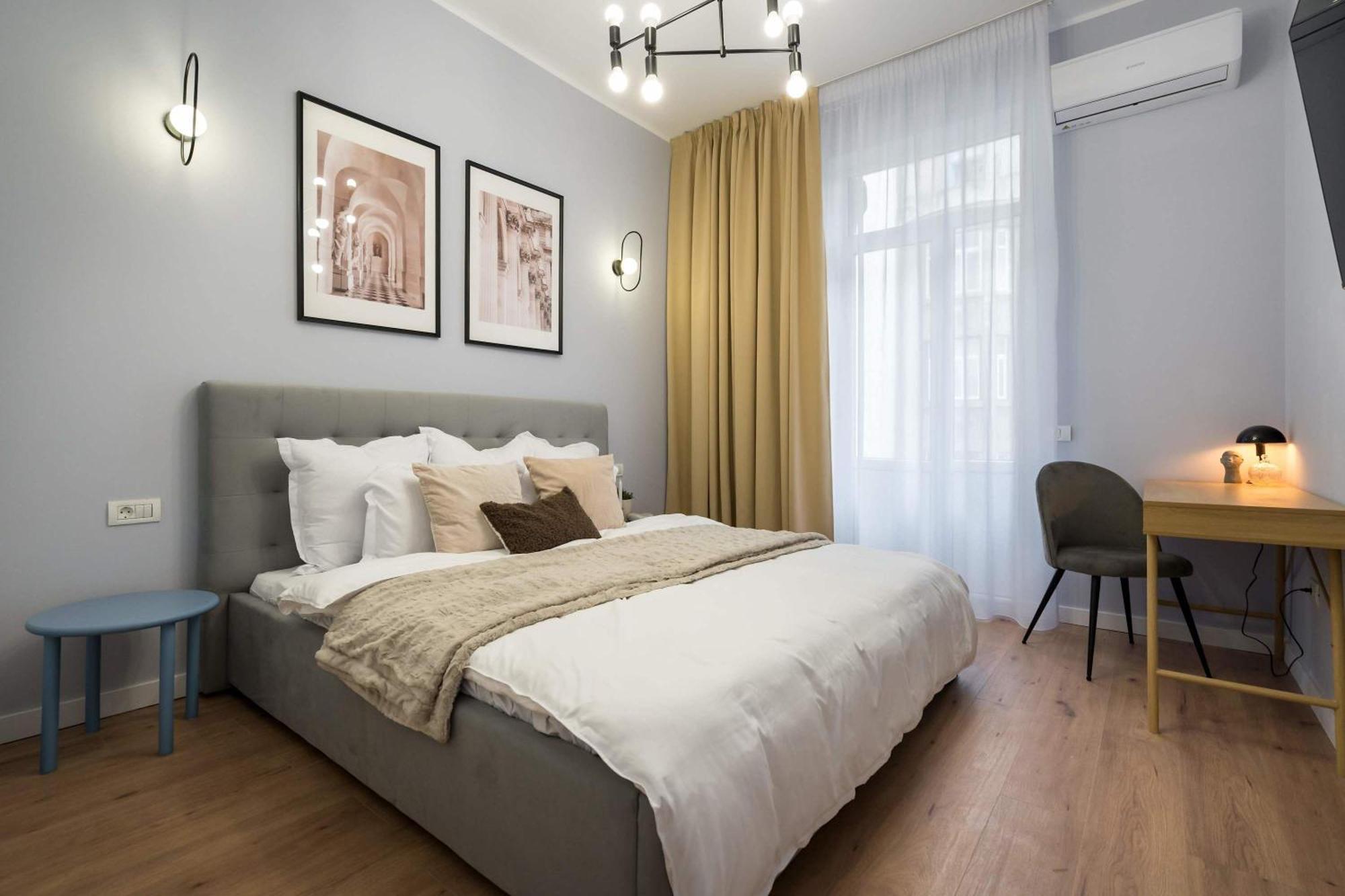 Elegant & Bright 2br - Steps From Old Town Bucharest