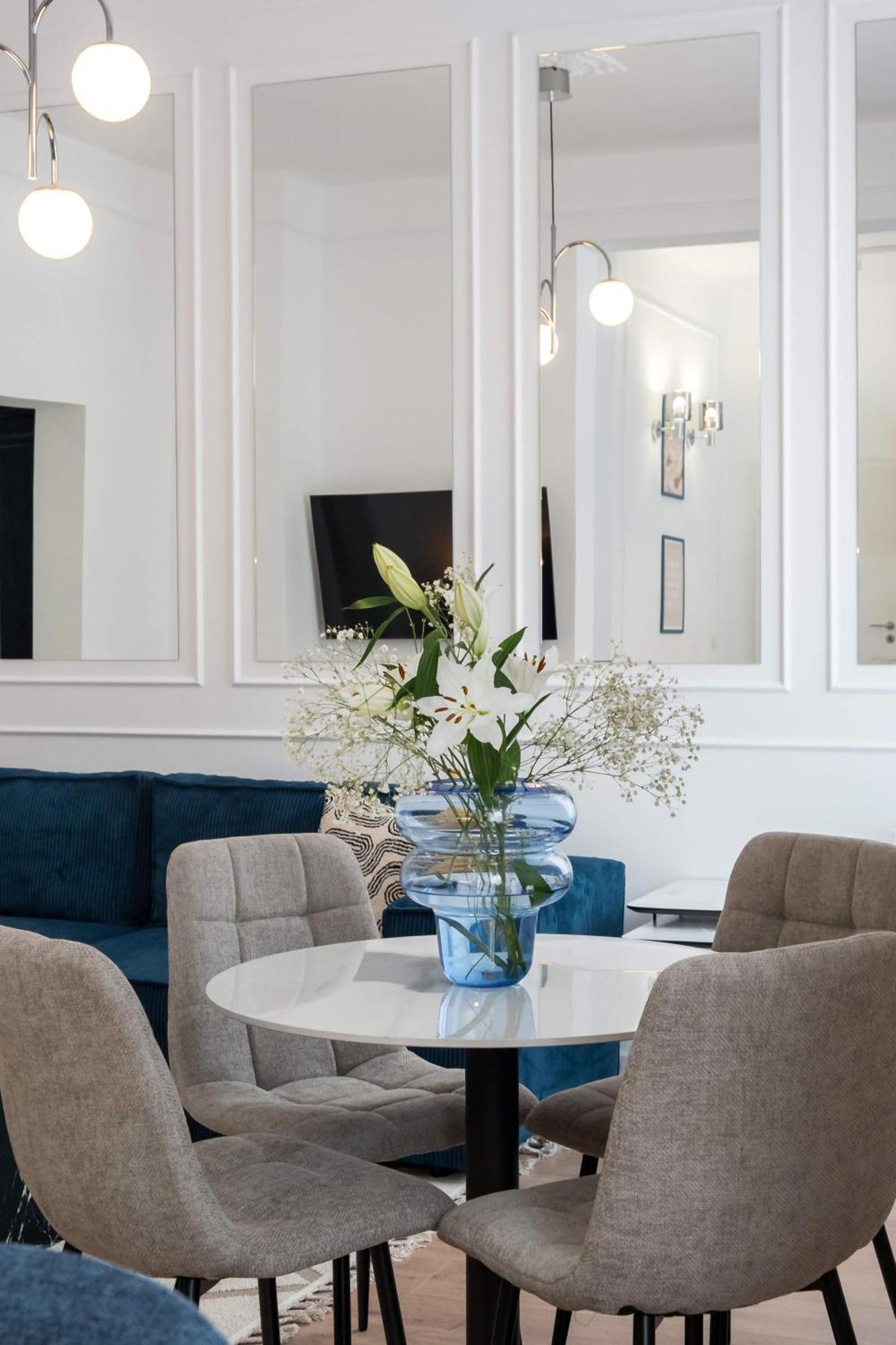 Elegant & Bright 2br - Steps From Old Town