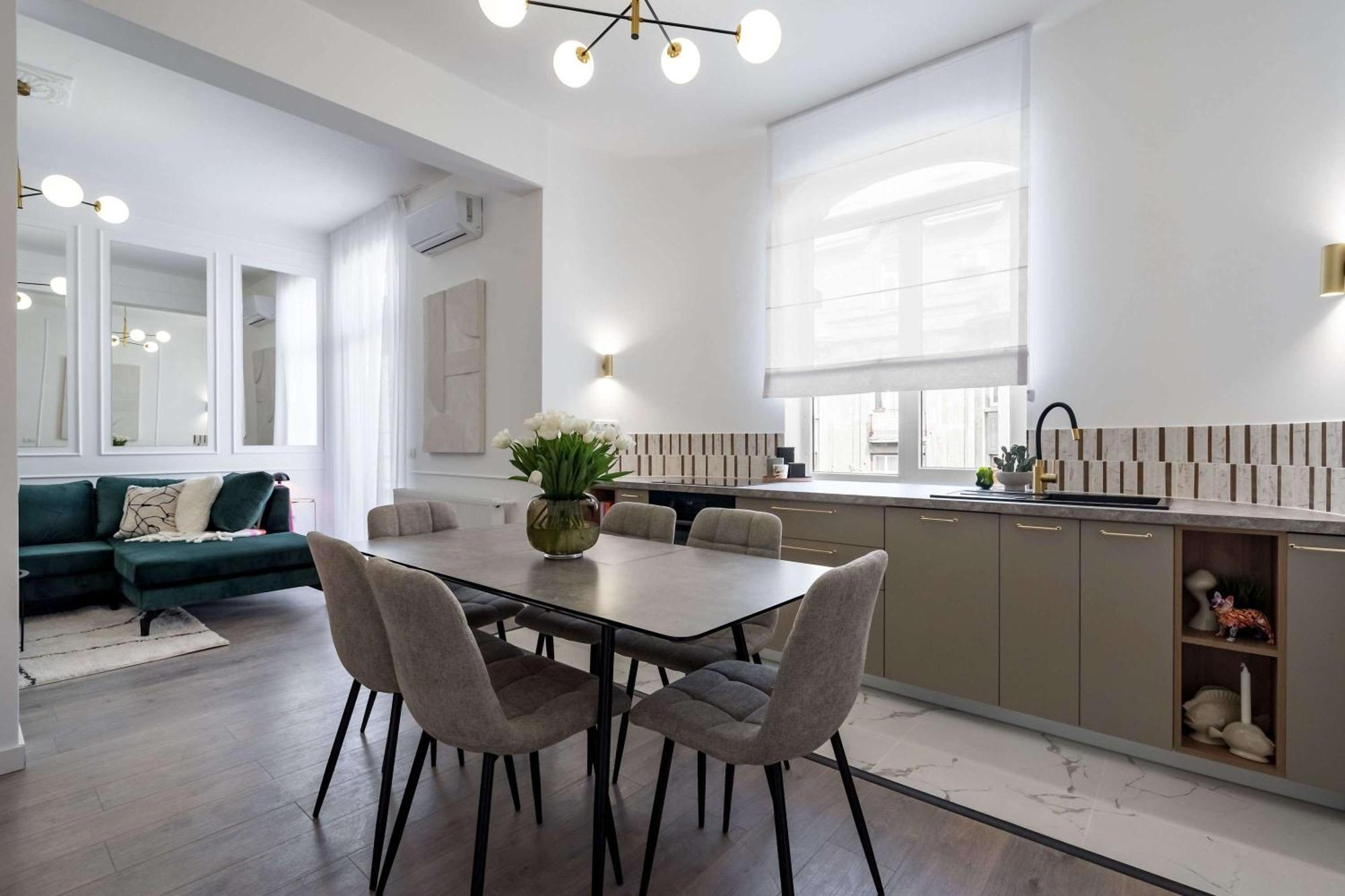 Elegant & Bright 2br - Steps From Old Town Apartment *