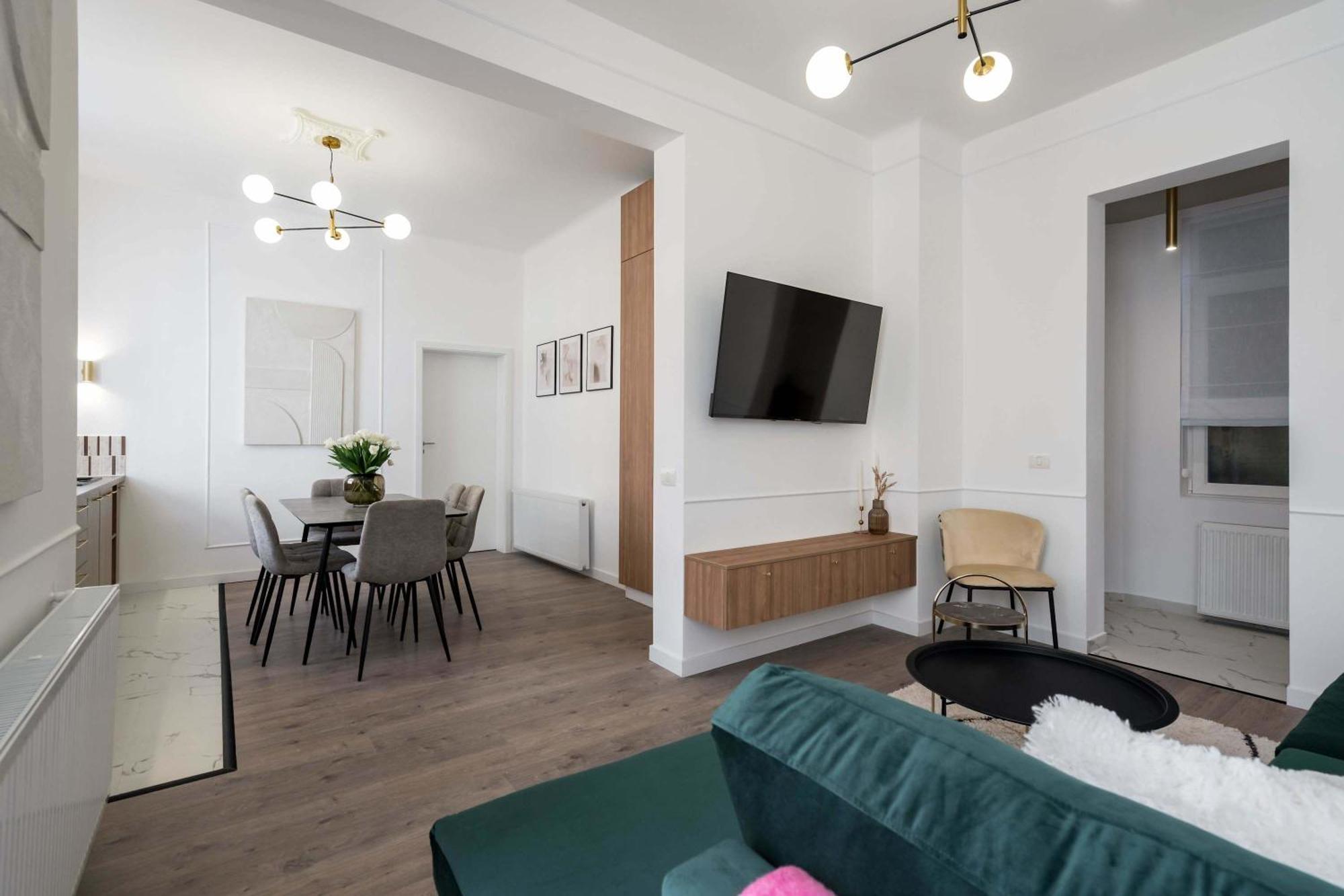 Elegant & Bright 2br - Steps From Old Town *