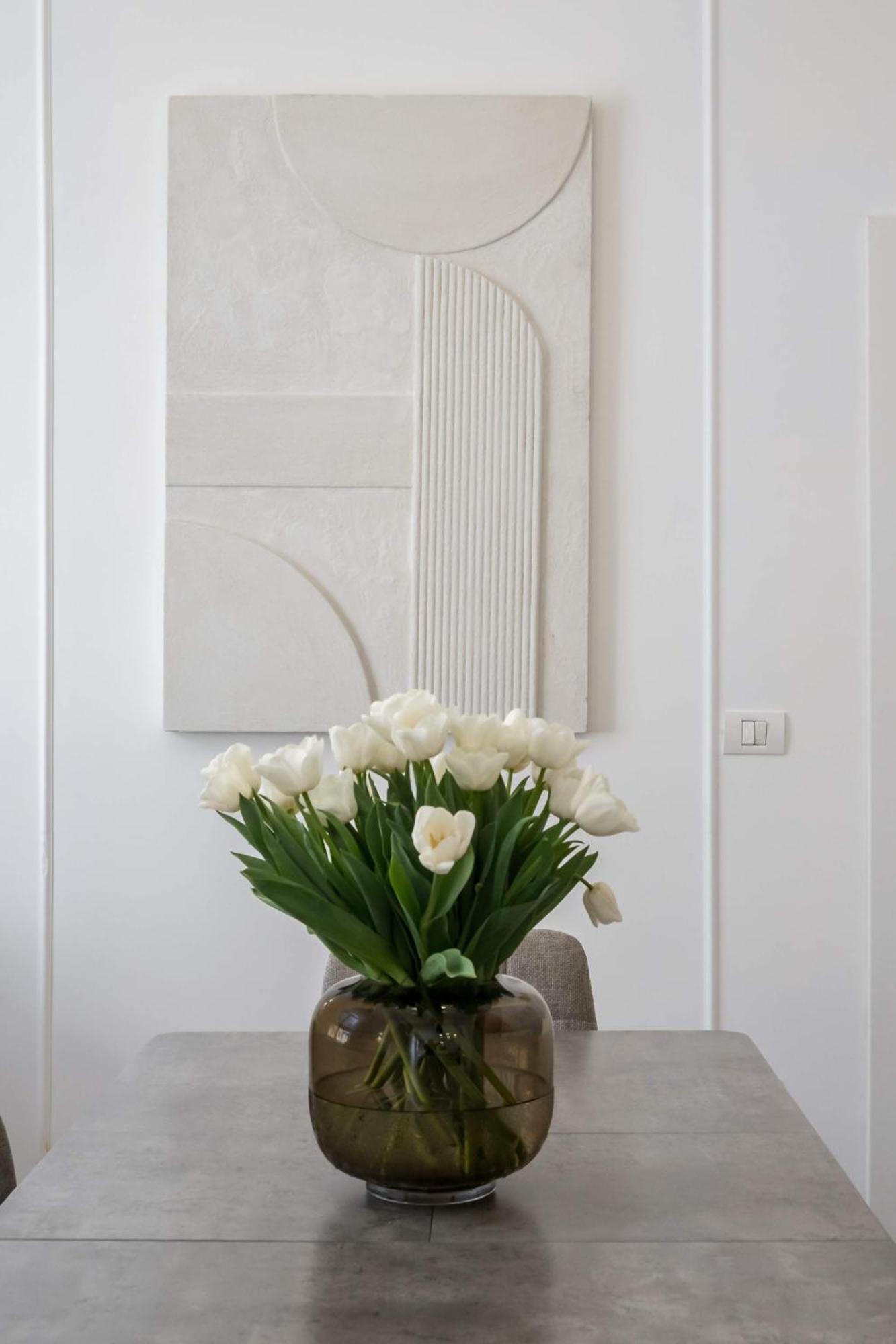 Elegant & Bright 2br - Steps From Old Town *