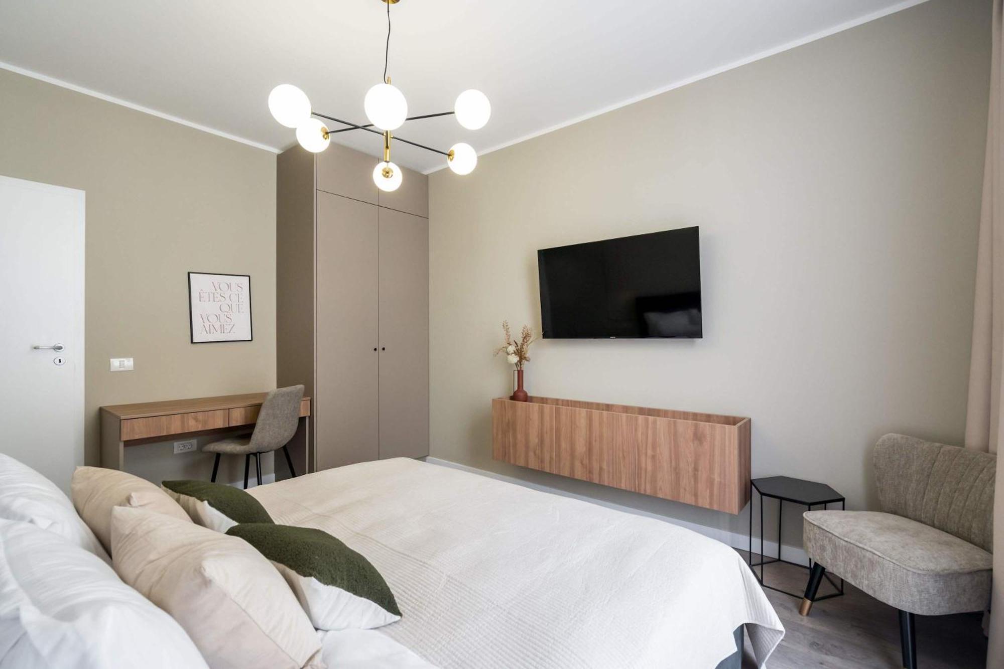 Apartment Elegant & Bright 2br - Steps From Old Town Bucharest