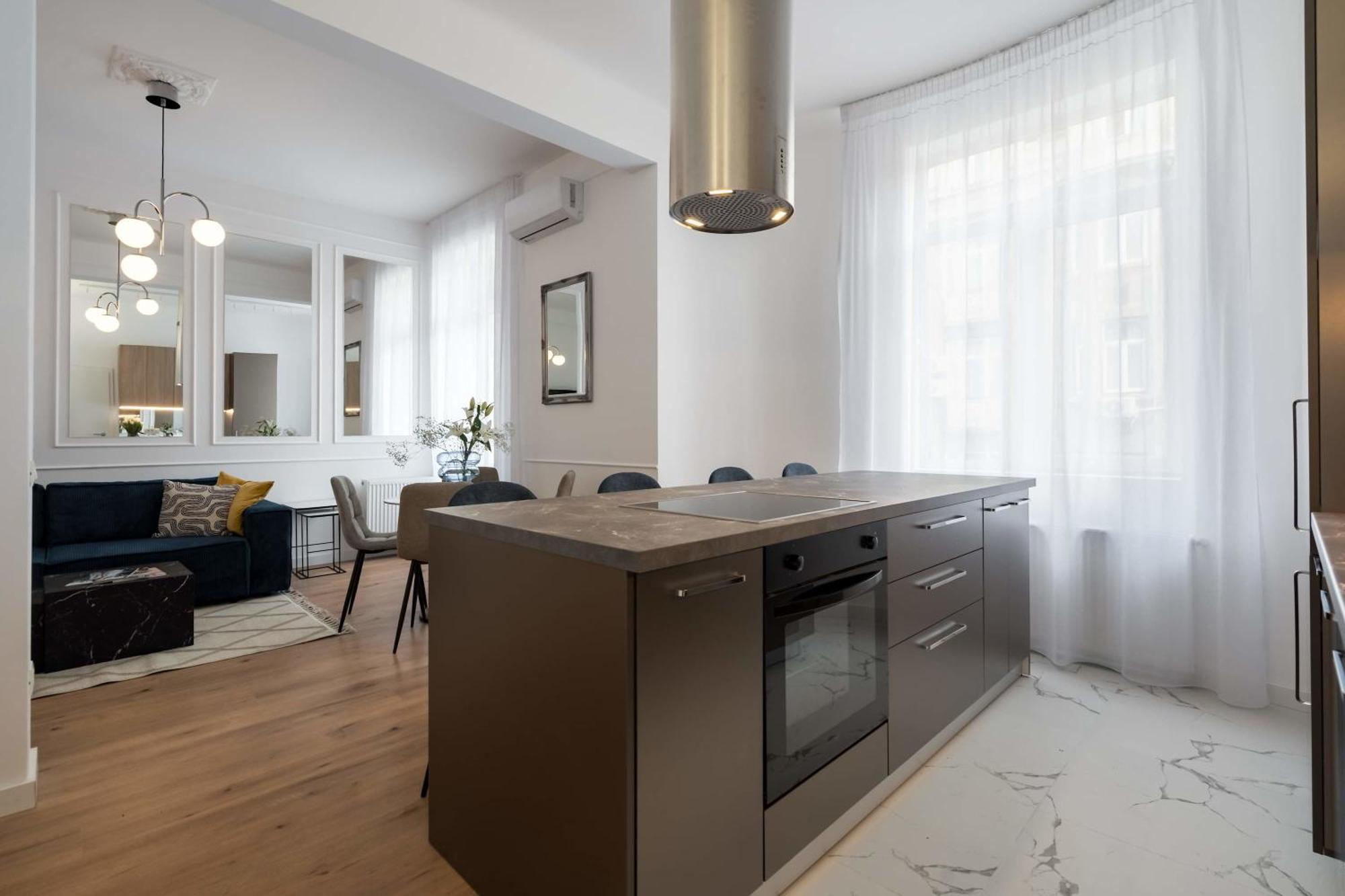 Elegant & Bright 2br - Steps From Old Town Apartment *