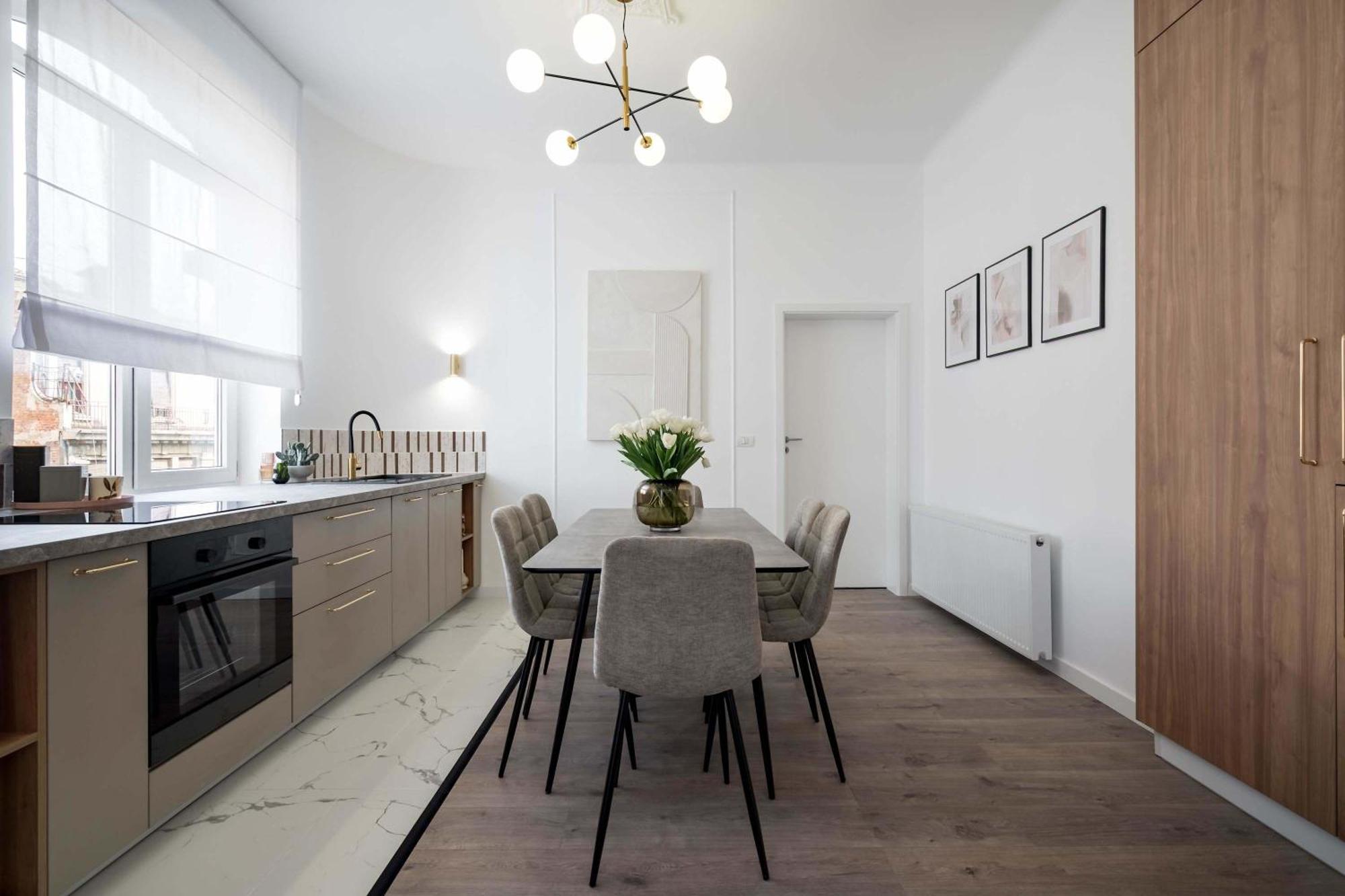 Elegant & Bright 2br - Steps From Old Town
