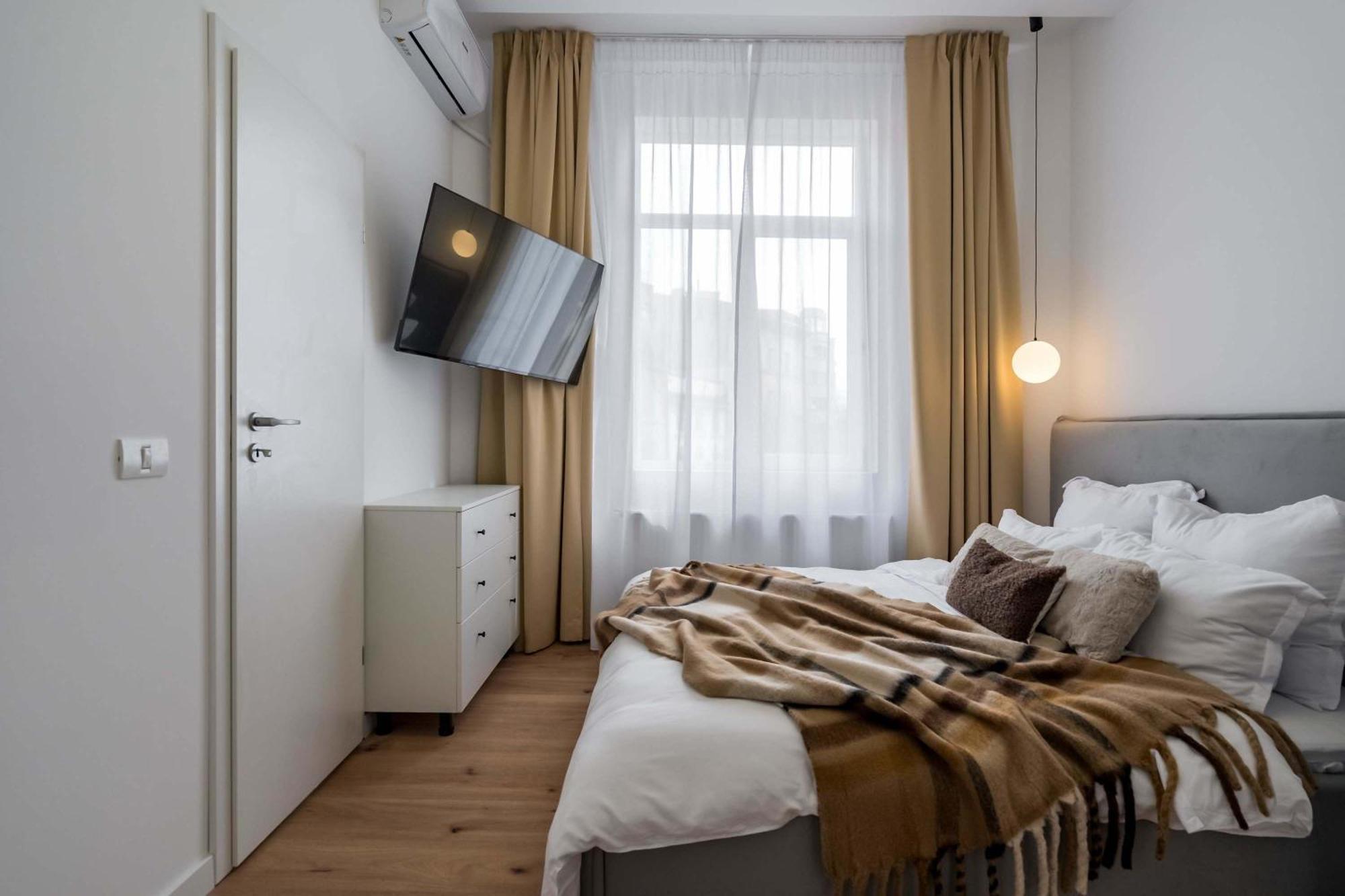 Elegant & Bright 2br - Steps From Old Town Bucharest