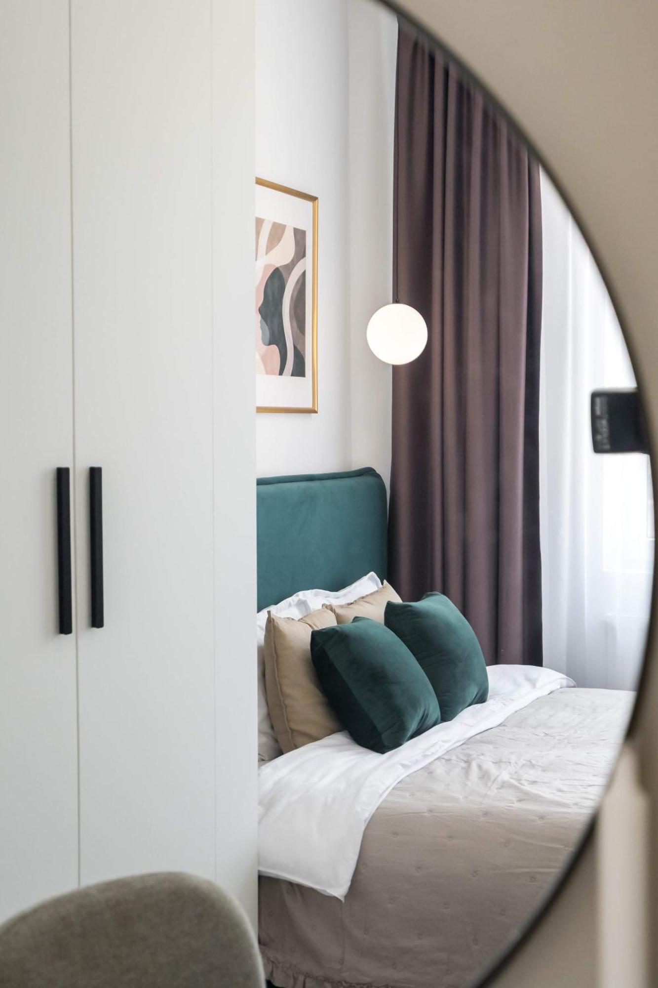 Elegant & Bright 2br - Steps From Old Town Apartment *