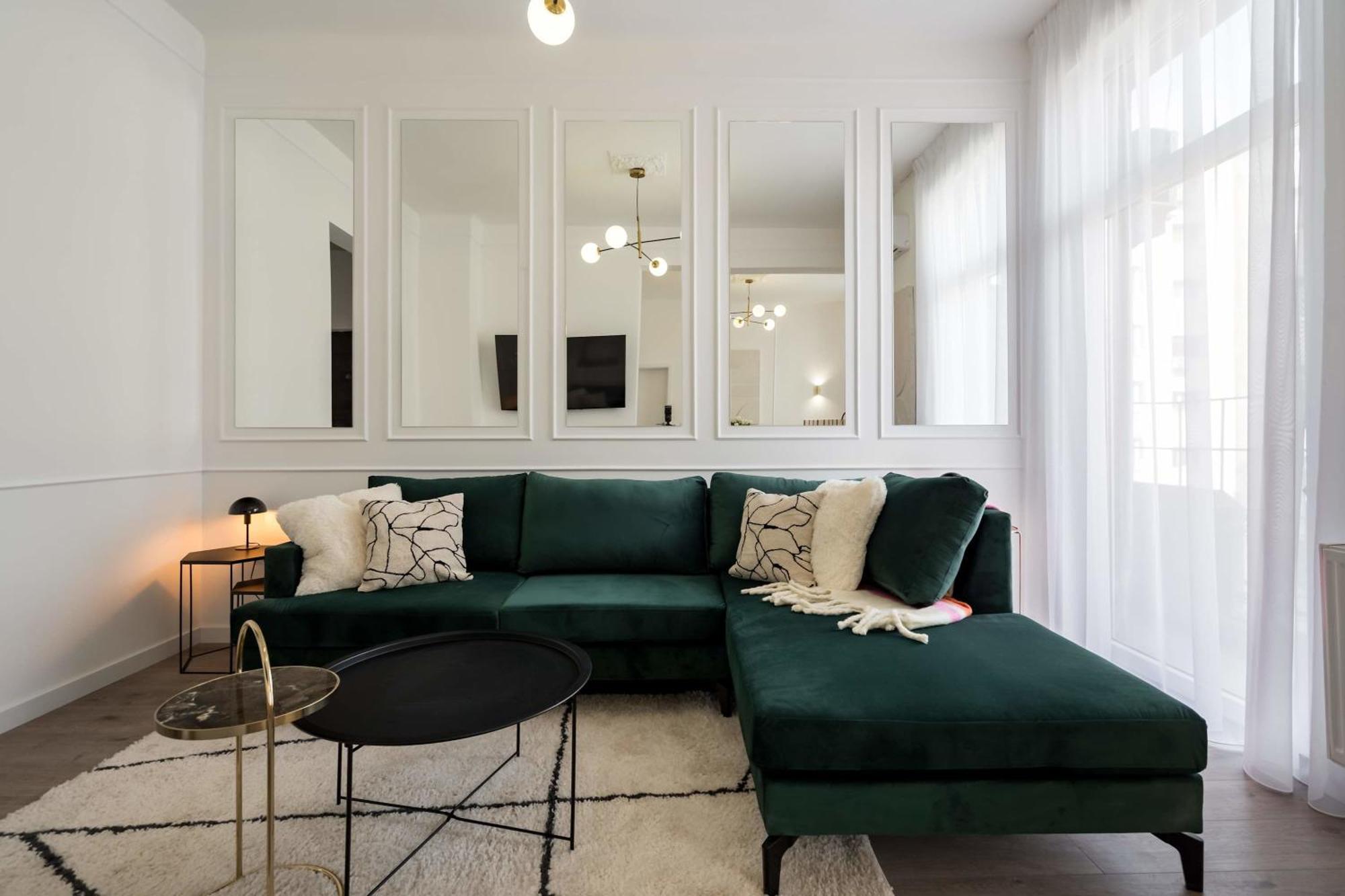 Elegant & Bright 2br - Steps From Old Town