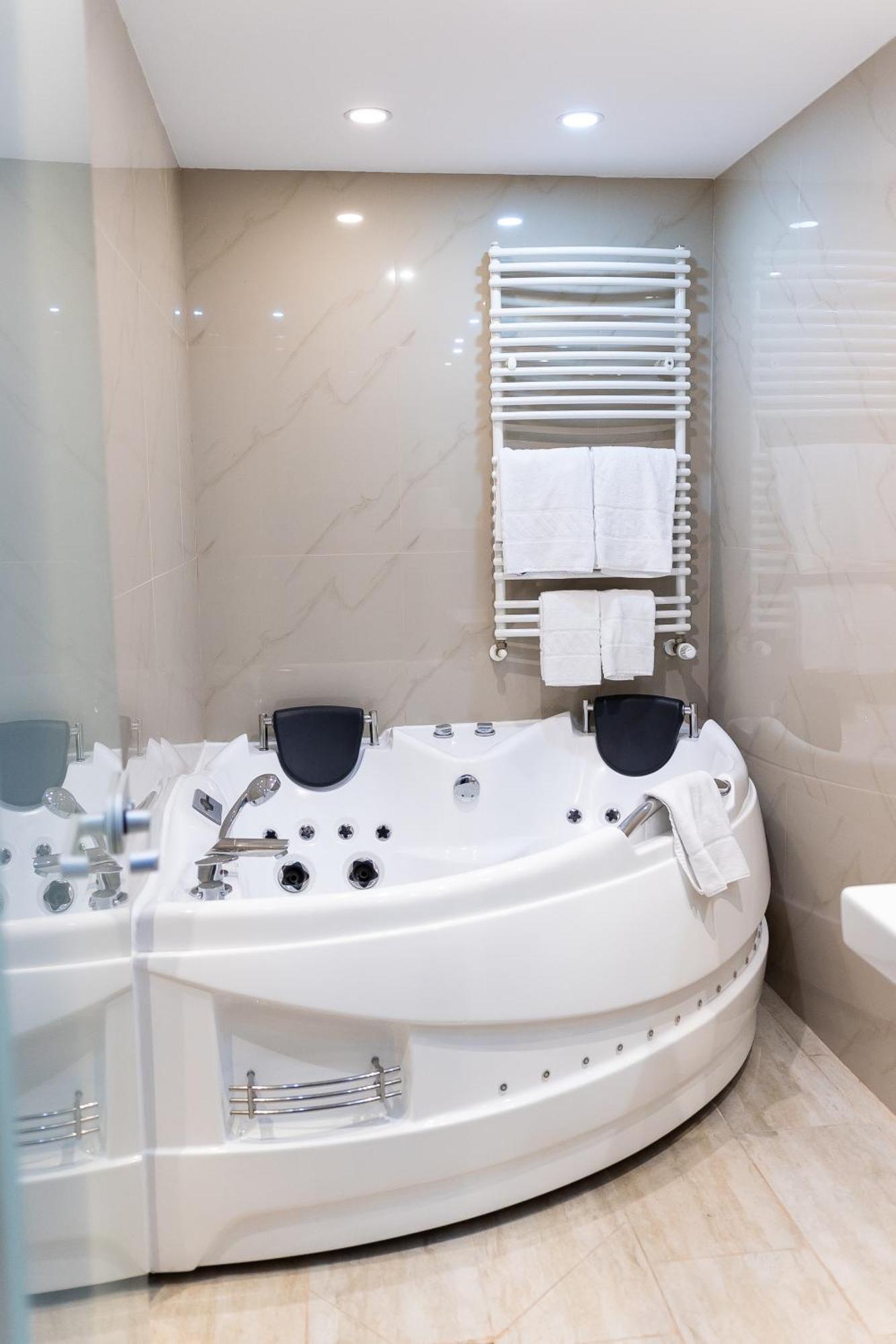 Hotel Hotel Christina Plus 4*