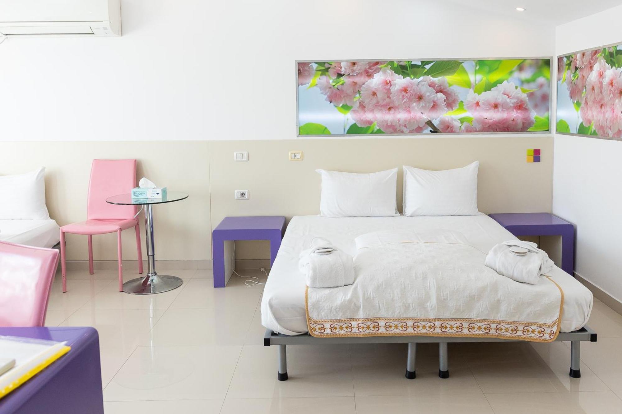 Hotel Christina Plus 4*