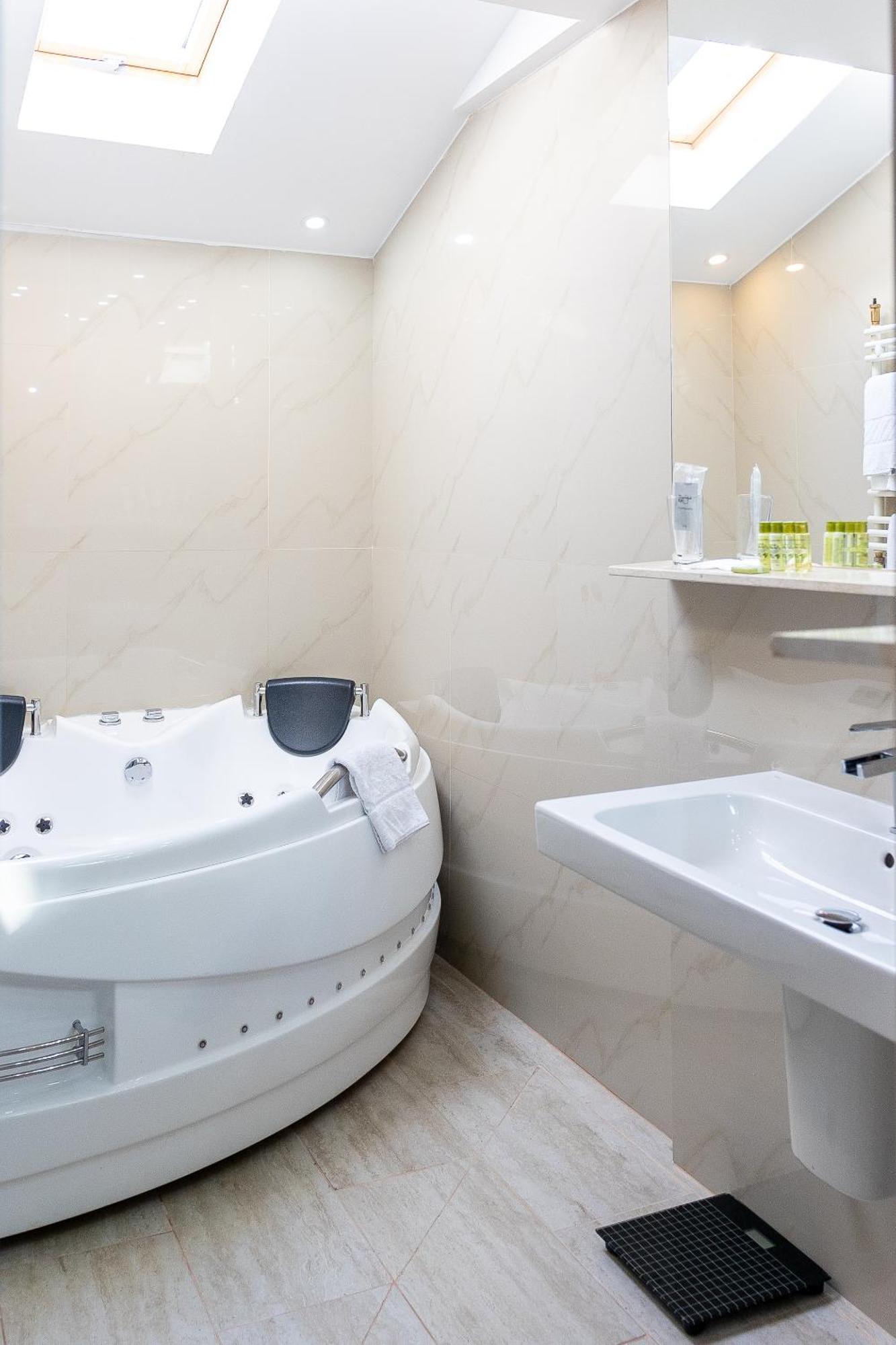 Hotel Hotel Christina Plus 4*