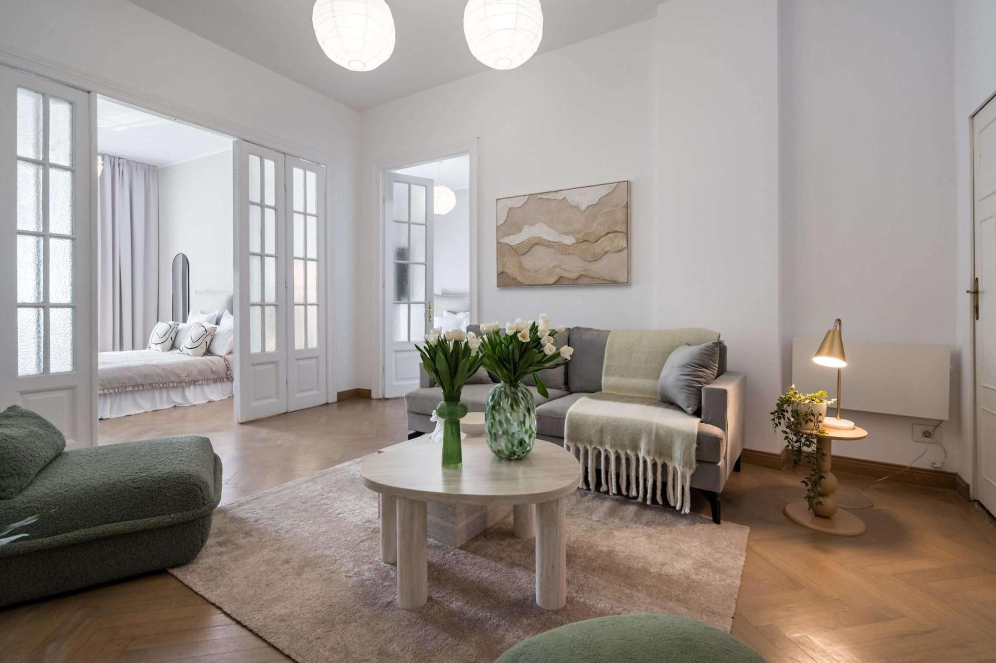 Stunning 3br - Balcony Overlooking Calea Victoriei Apartment Bucharest