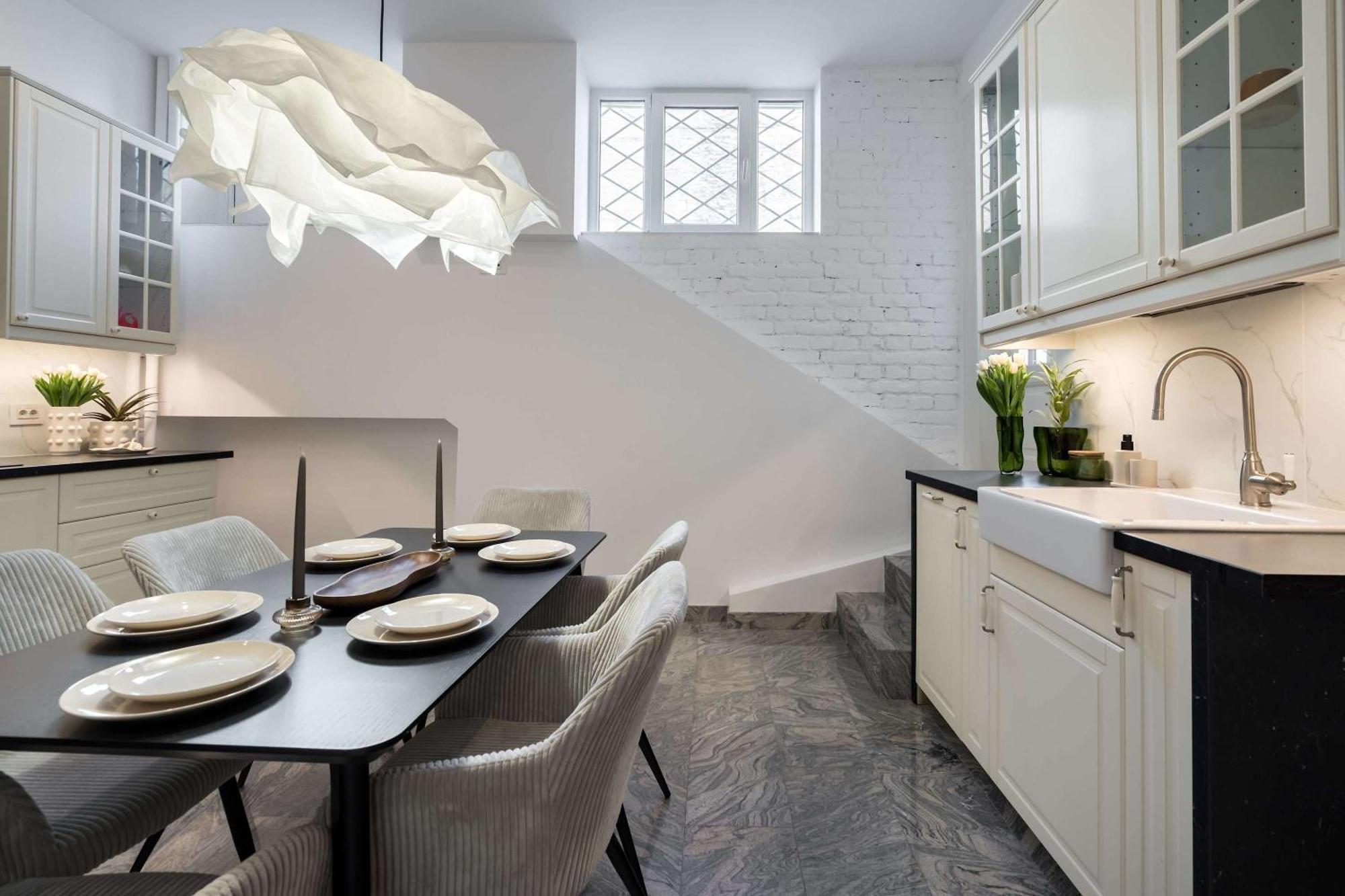 Stunning 3br - Balcony Overlooking Calea Victoriei Apartment Bucharest