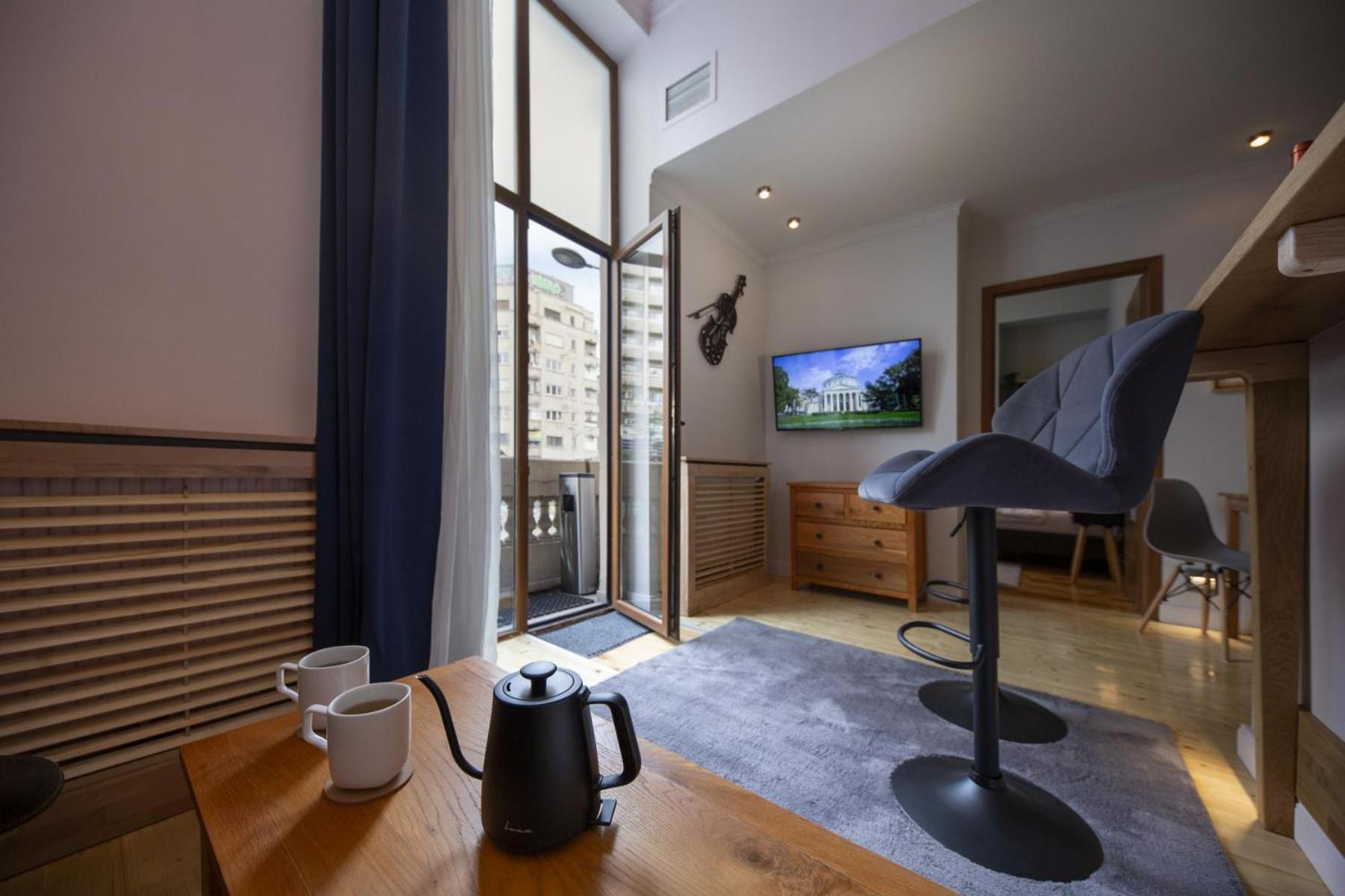 Athenaeum Spacious& Cozy 1br Prime Location W Balcony * Bucureşti