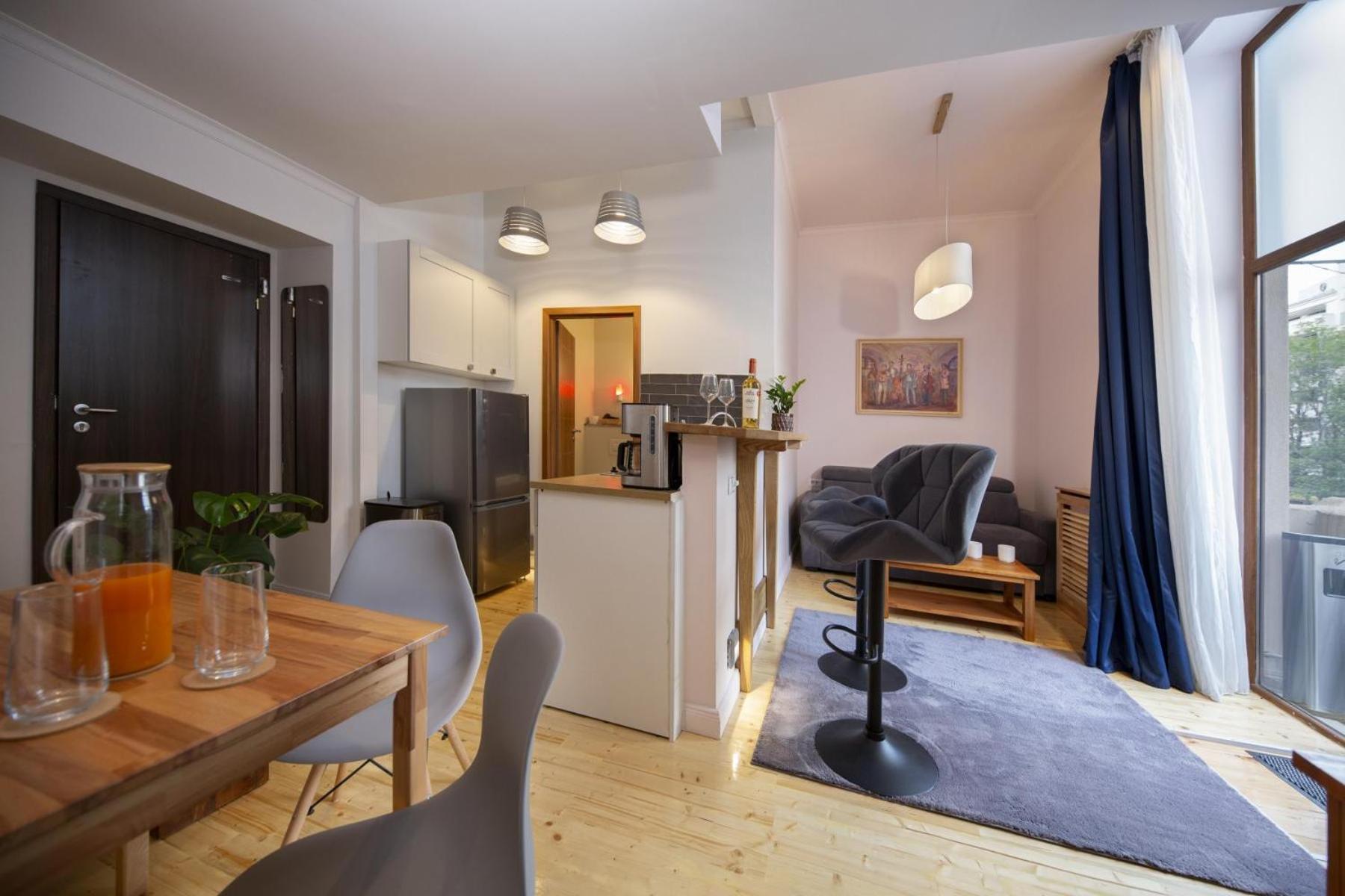 Athenaeum Spacious& Cozy 1br Prime Location W Balcony Apartament *