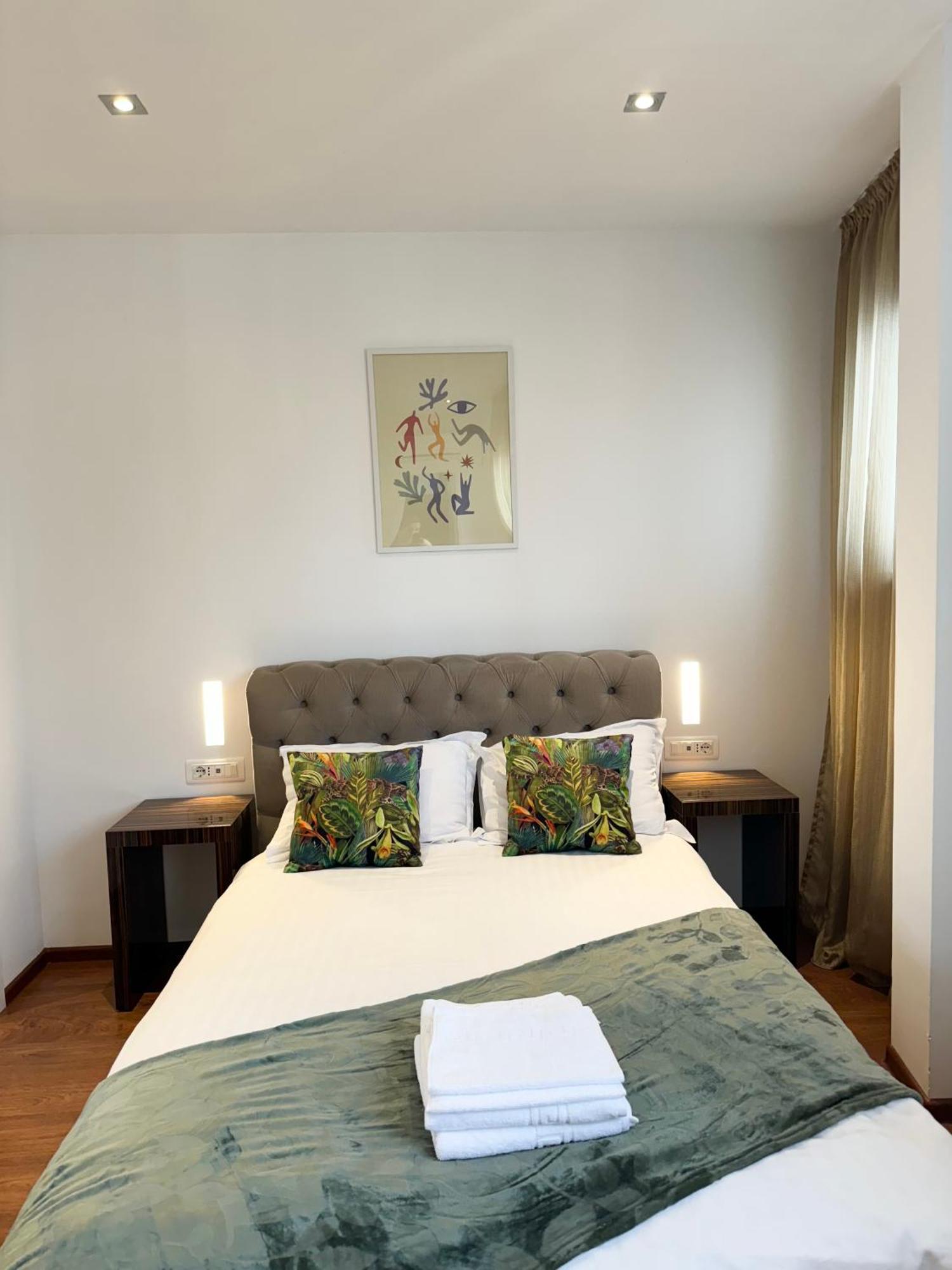 Holidays Vibes - 2 Bedrooms, 2 Bathrooms - Center Bucharest