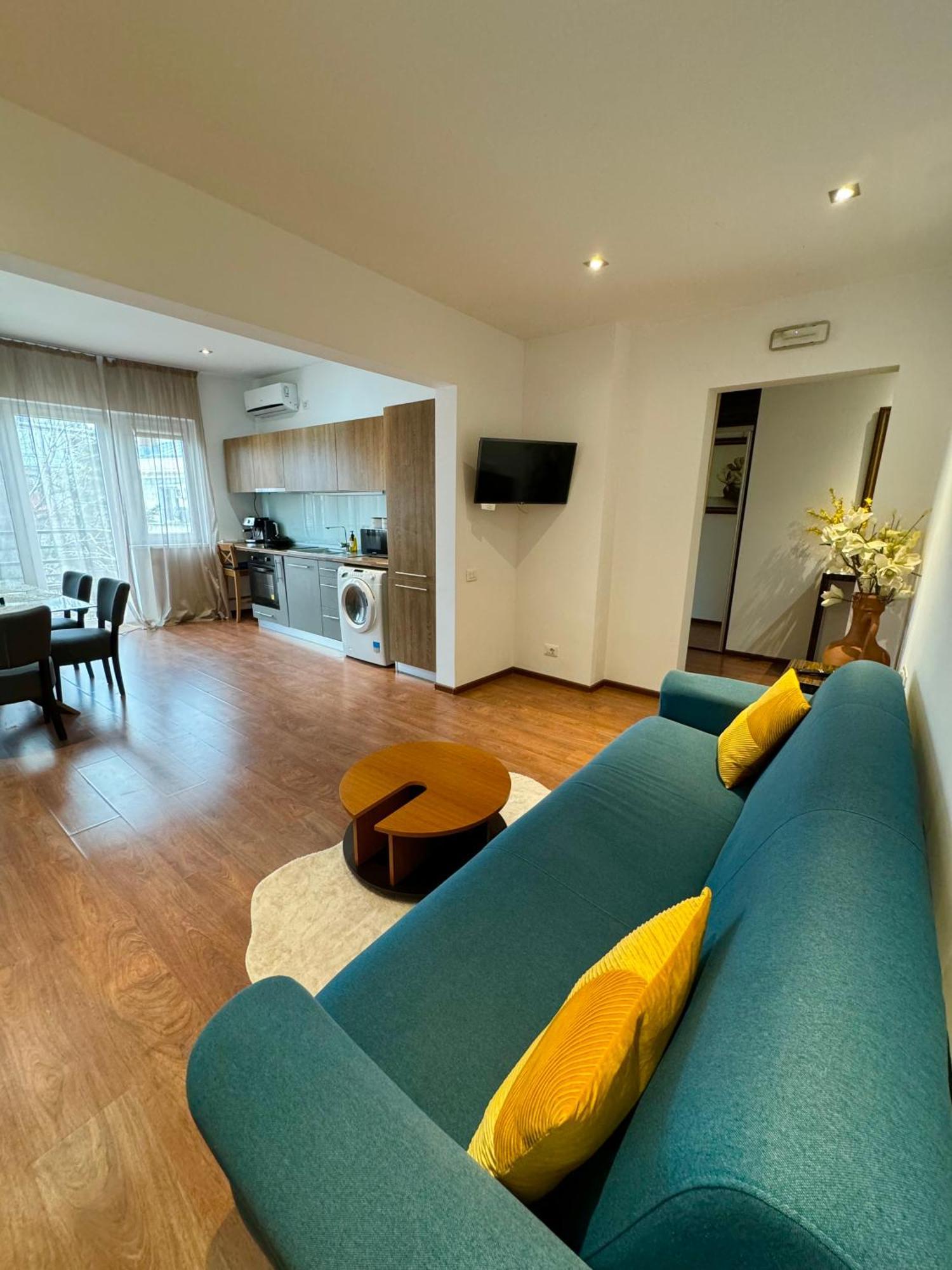 Apartment Holidays Vibes - 2 Bedrooms, 2 Bathrooms - Center *