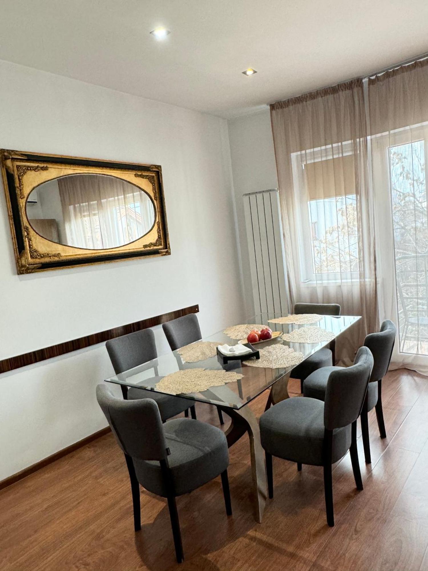 Holidays Vibes - 2 Bedrooms, 2 Bathrooms - Center Apartment Bucharest