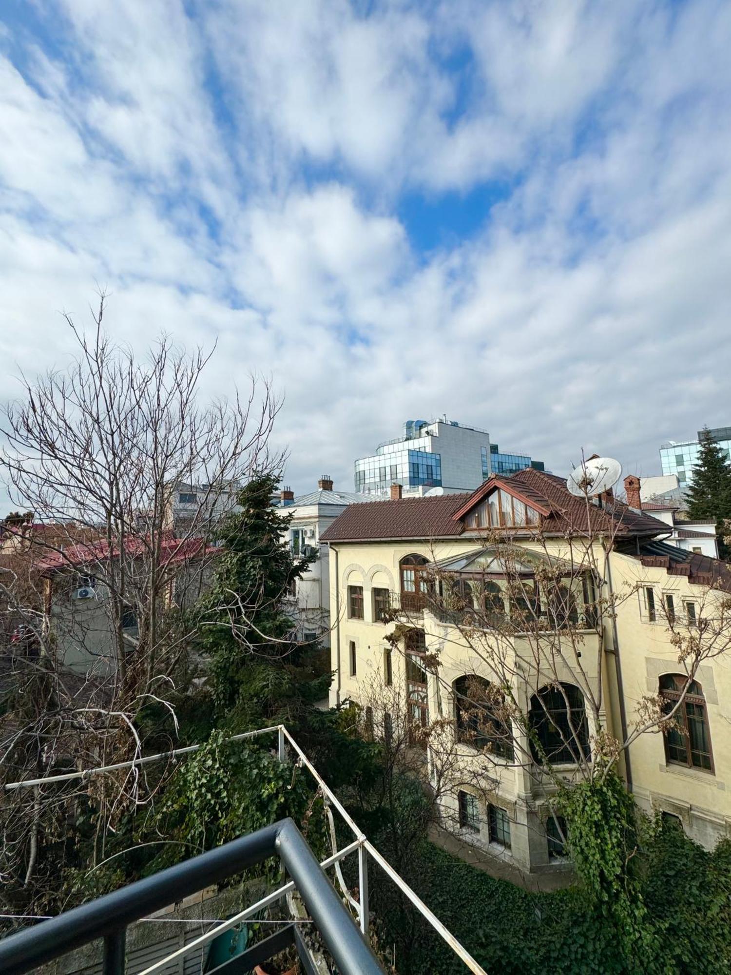 Holidays Vibes - 2 Bedrooms, 2 Bathrooms - Center Apartment Bucharest