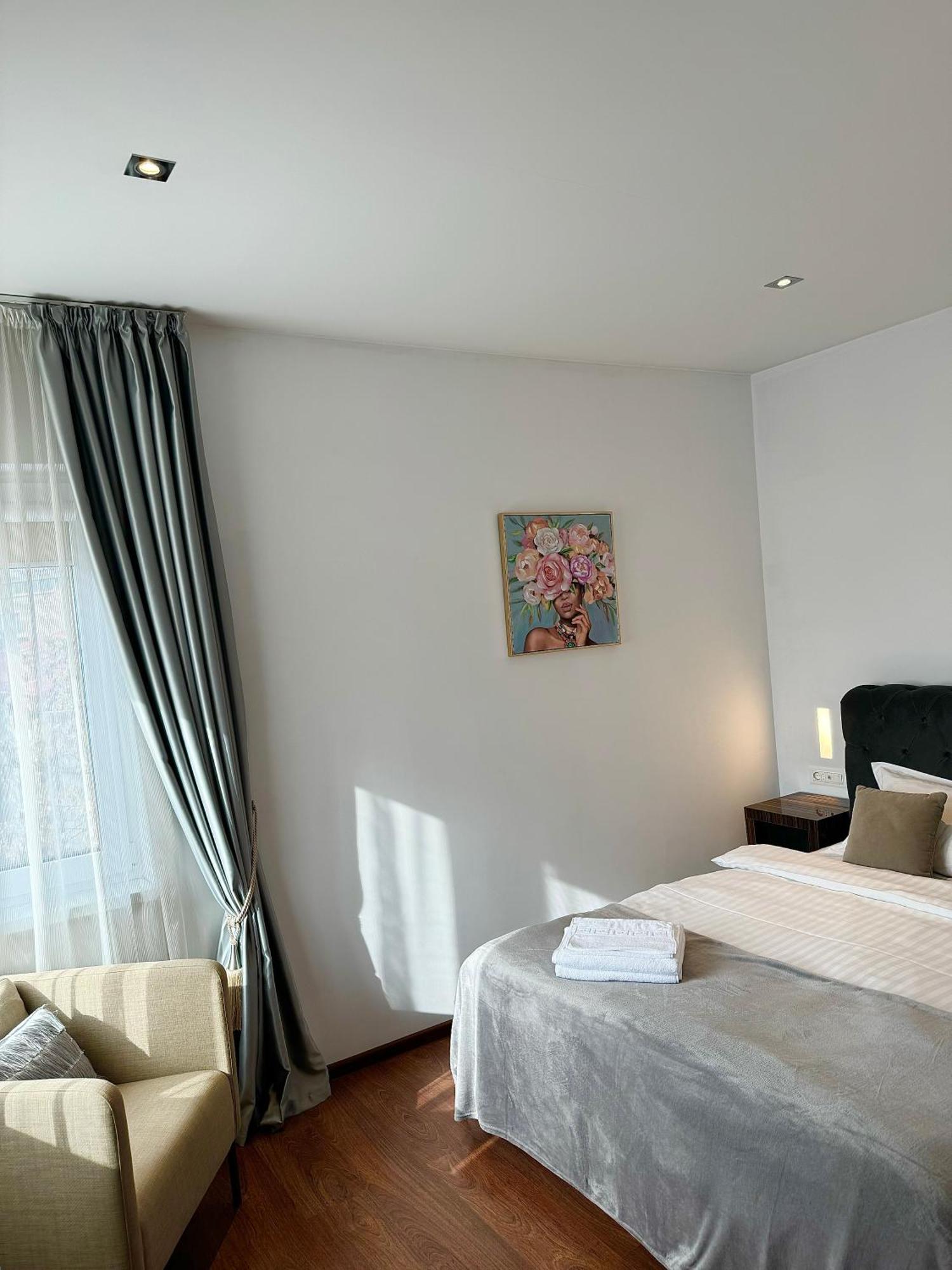 Apartment Holidays Vibes - 2 Bedrooms, 2 Bathrooms - Center Bucharest