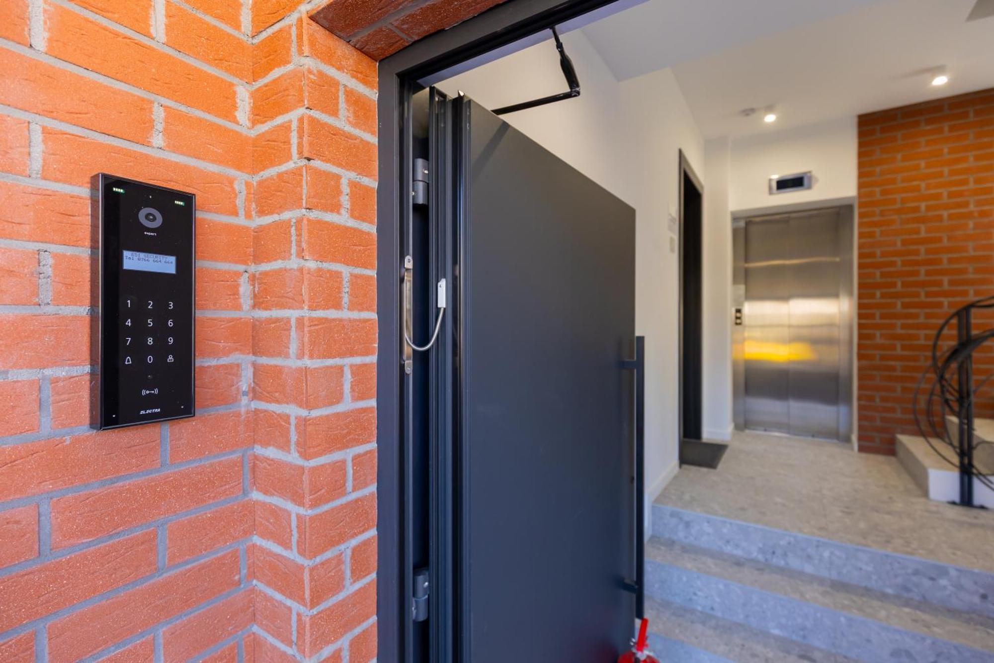 Juno New Boutique Building With Private Parking *