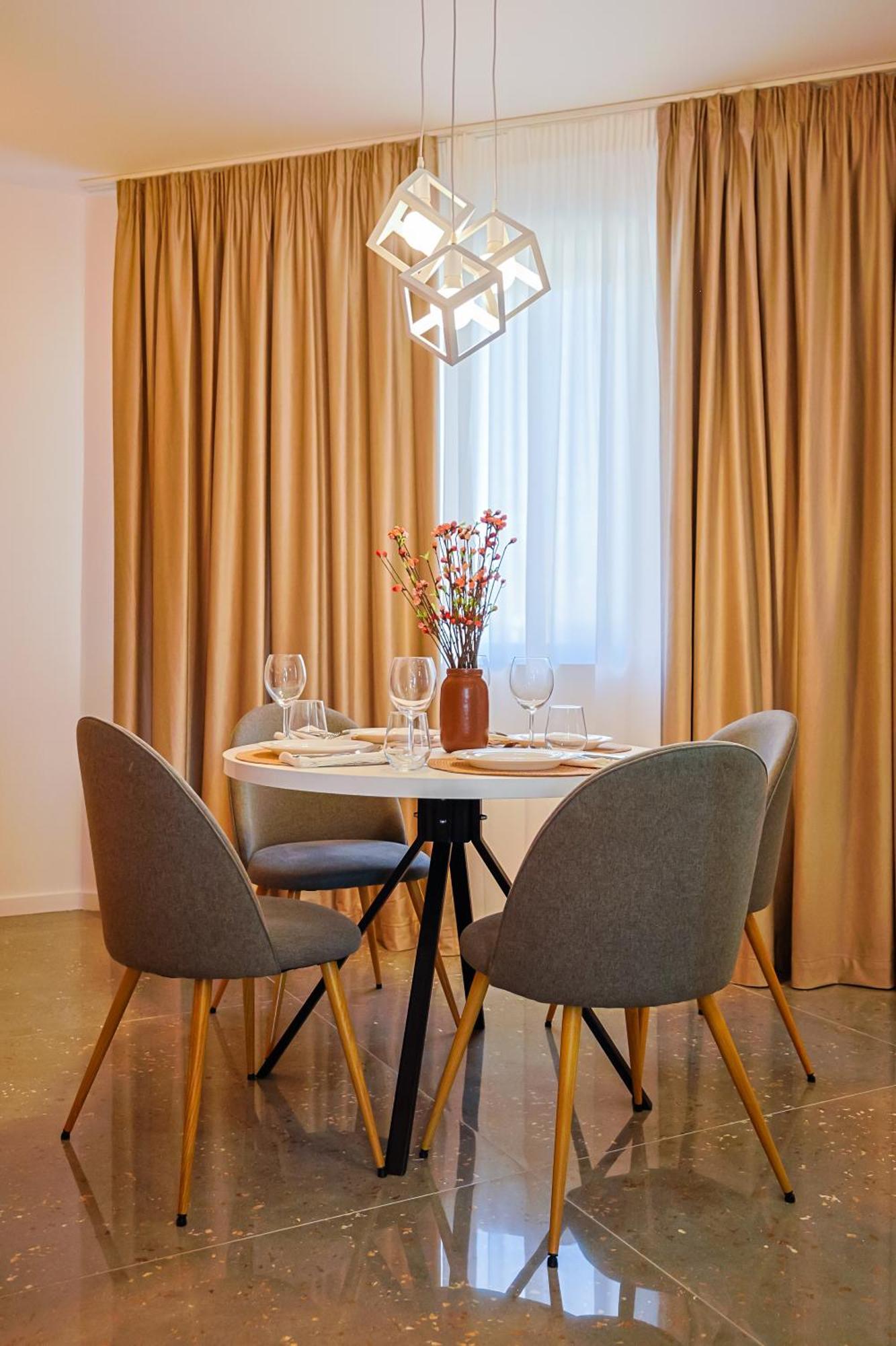 Juno New Boutique Building With Private Parking Apartament