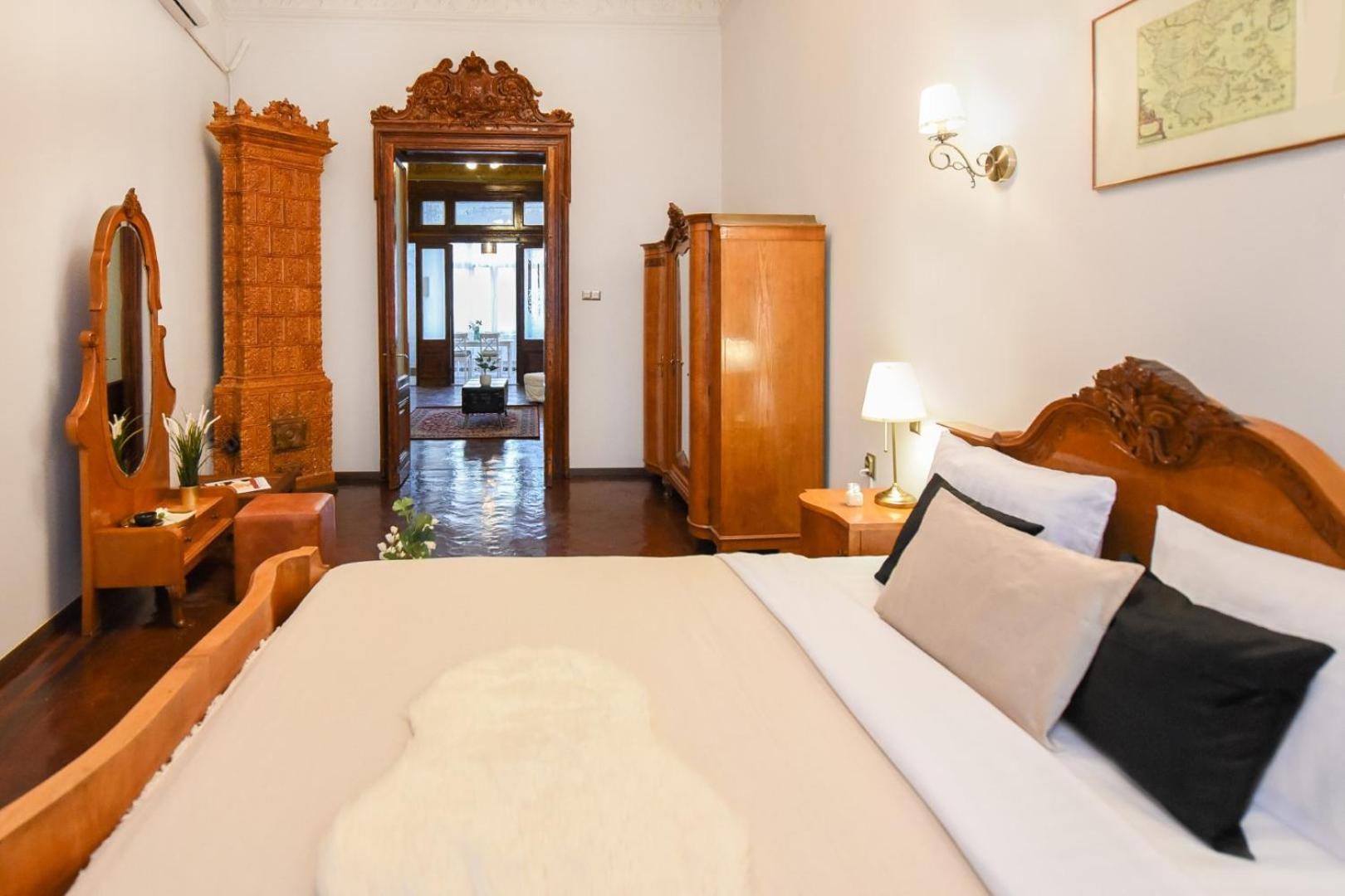 Apartment Timeless Elegance Meets Modern Comfort - In The Heart Of The Old Town *